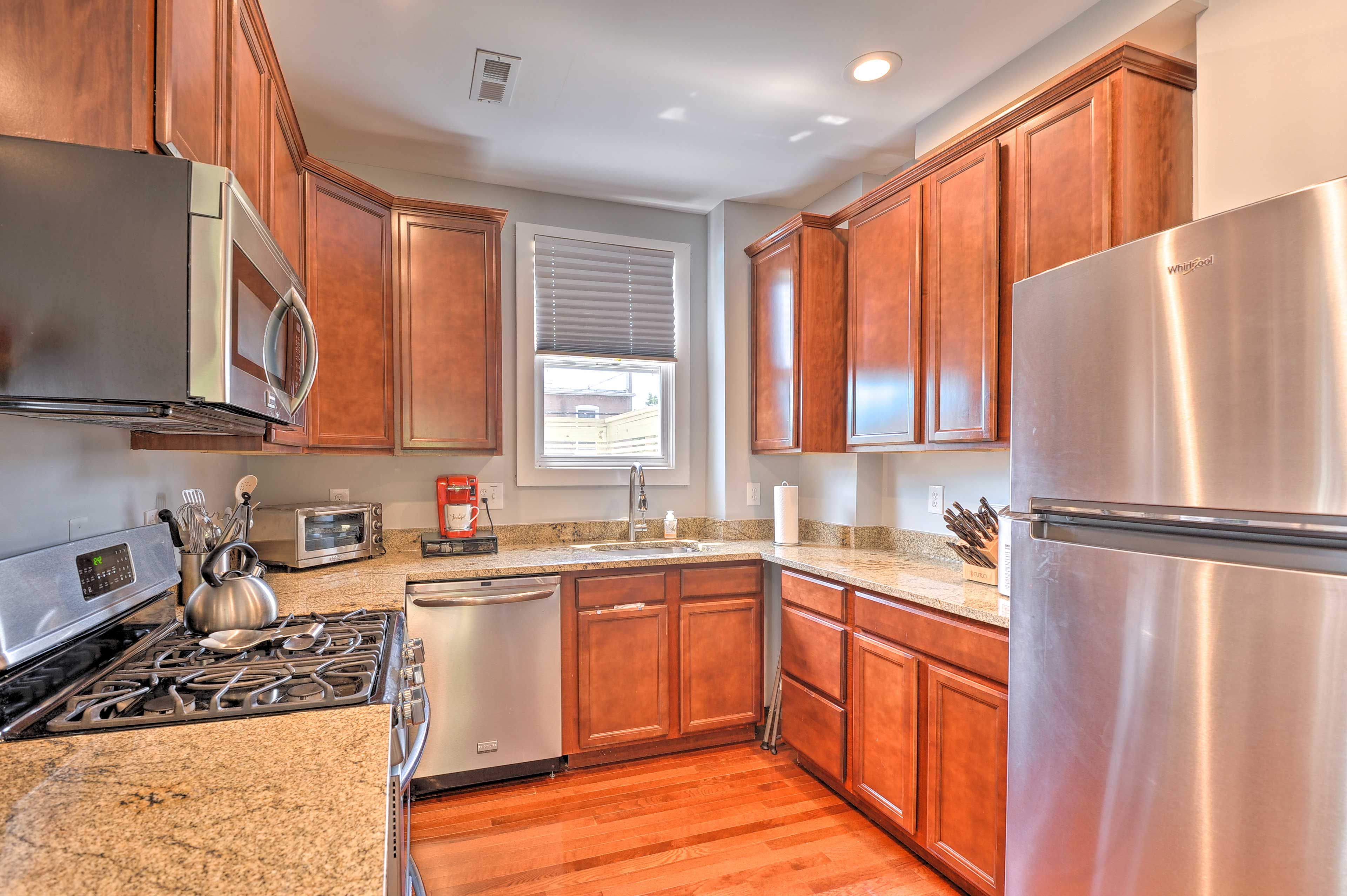 Kitchen | Fully Equipped w/ Cooking Basics