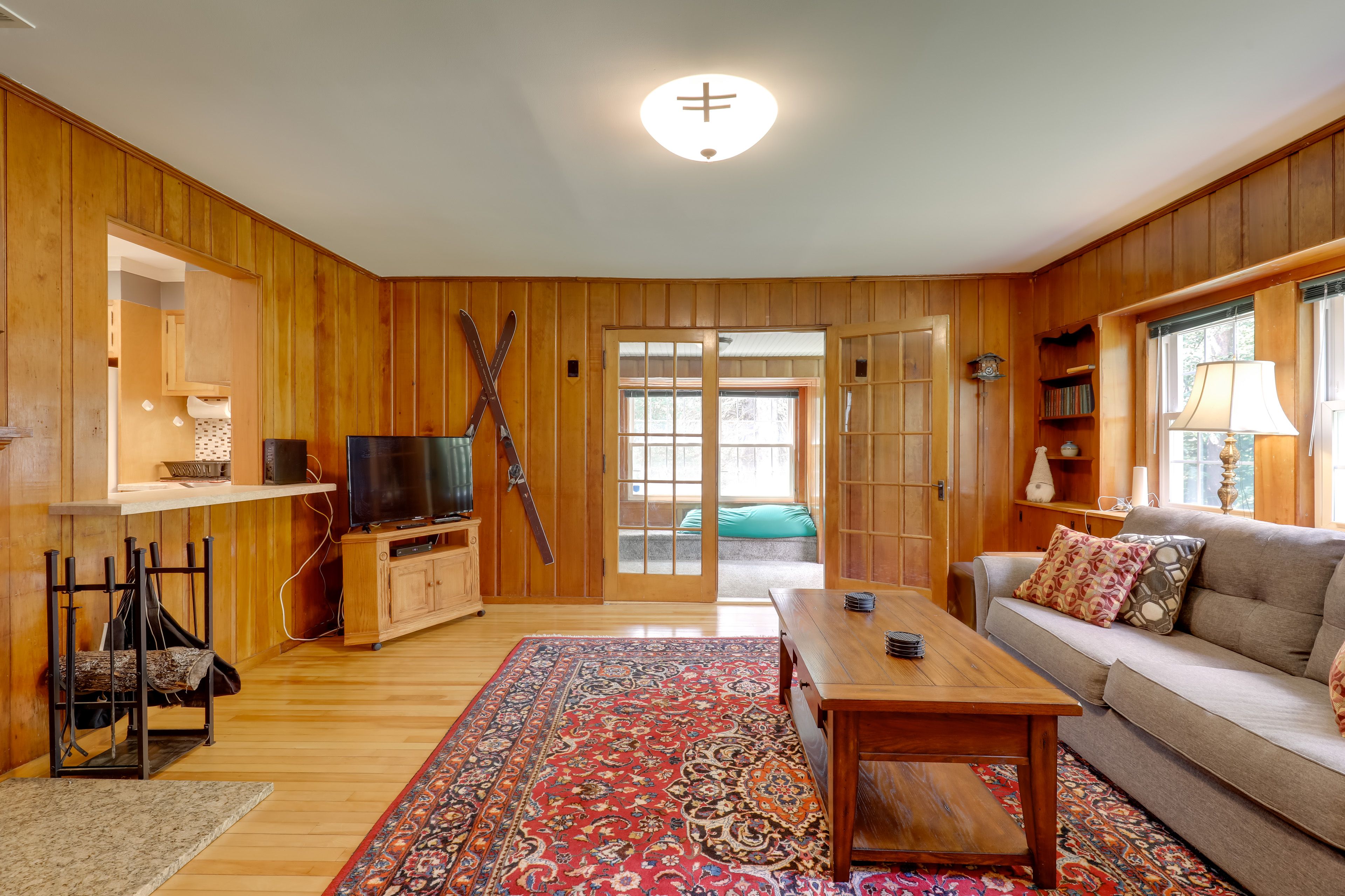 Living Room | Free WiFi | Smart TV w/ Cable | Window A/C Units
