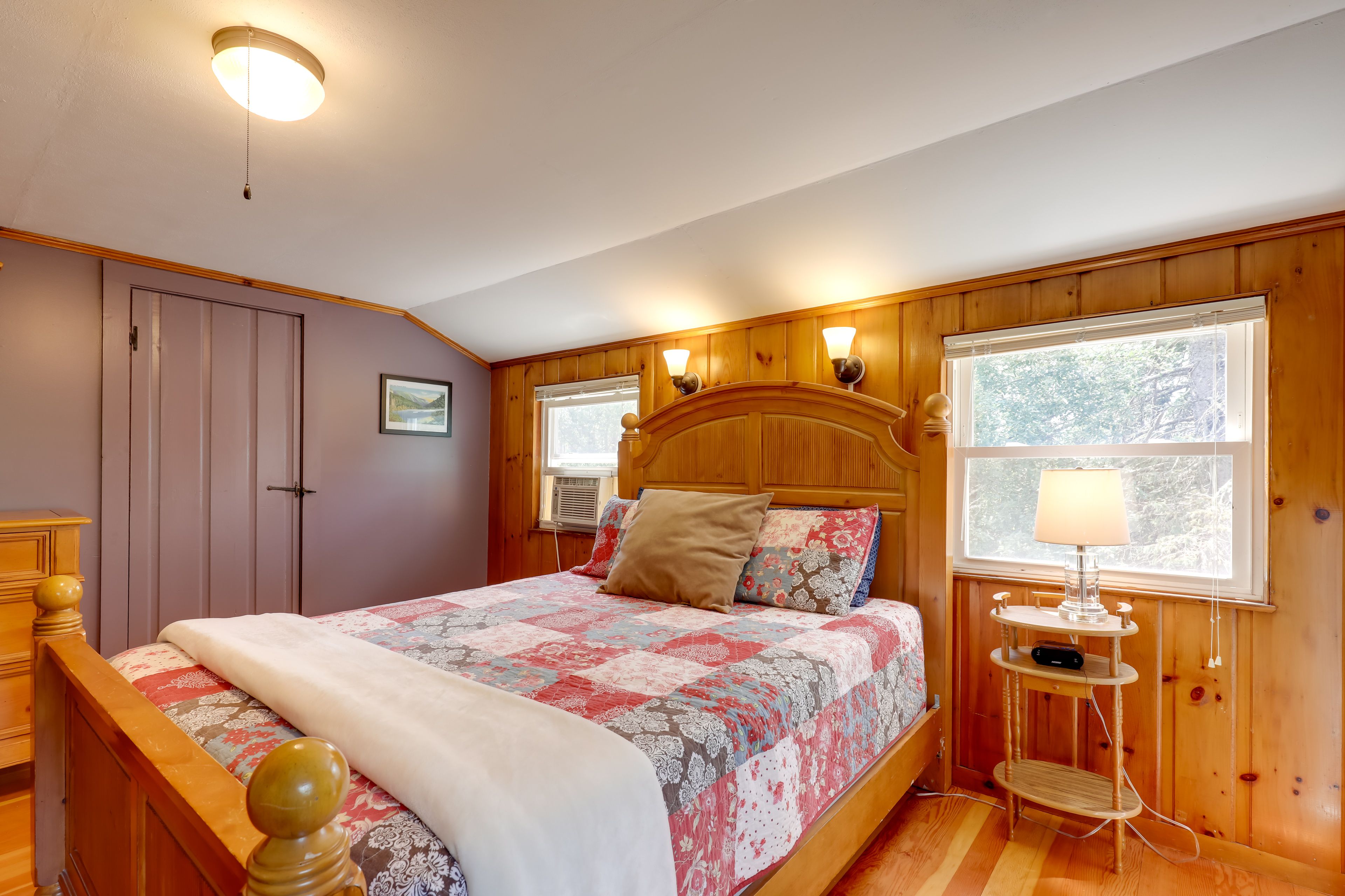 Bedroom 1 | Queen Bed | Linens Provided | Level 2