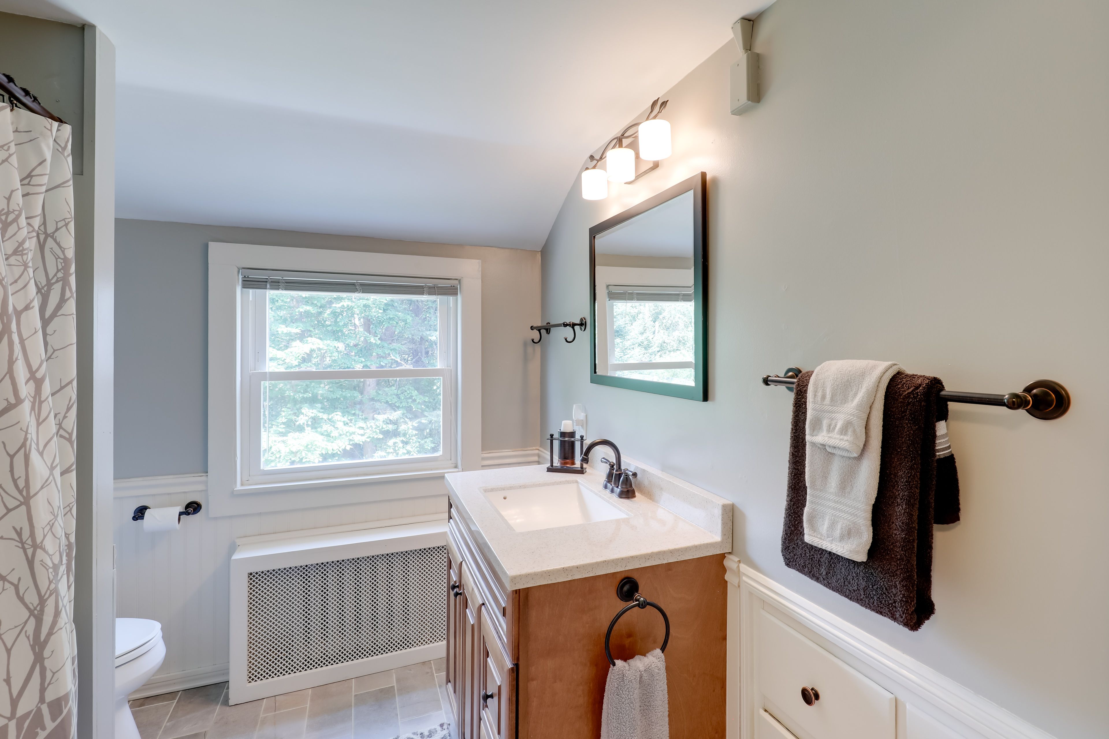 Bathroom | Towels Provided | Complimentary Toiletries | Hair Dryer