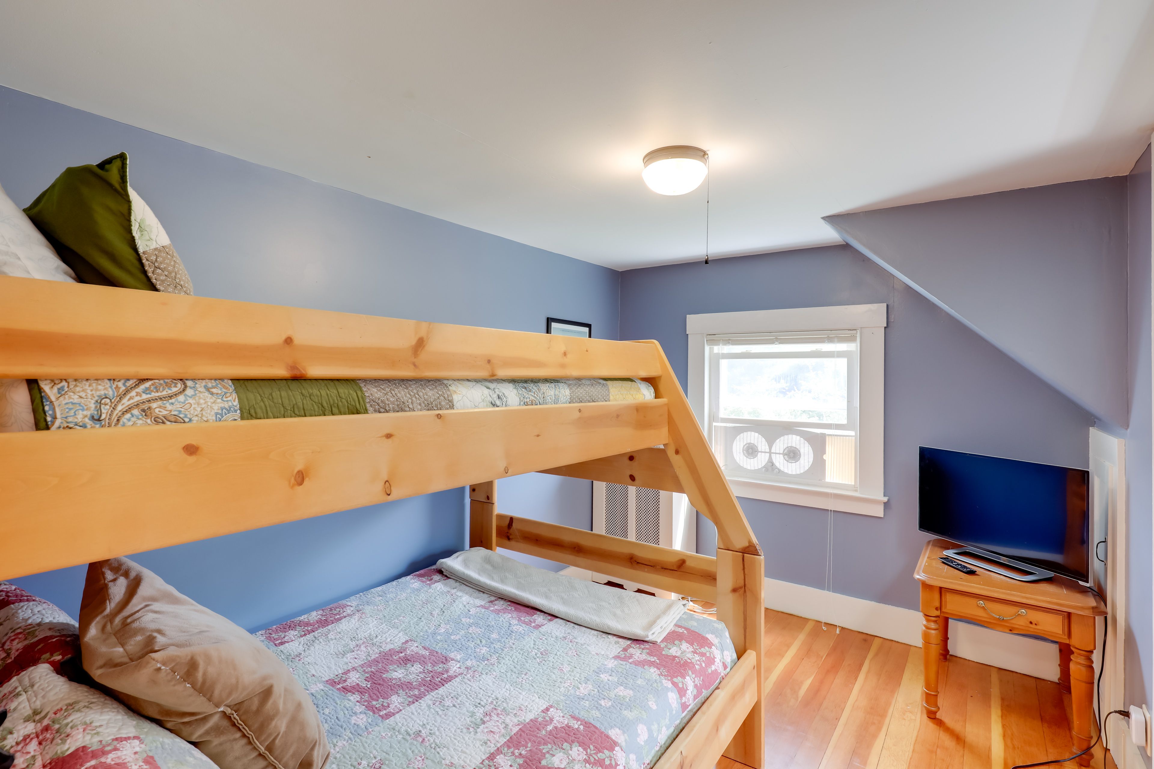 Bedroom 3 | Twin/Full Bunk Bed | 2nd Floor