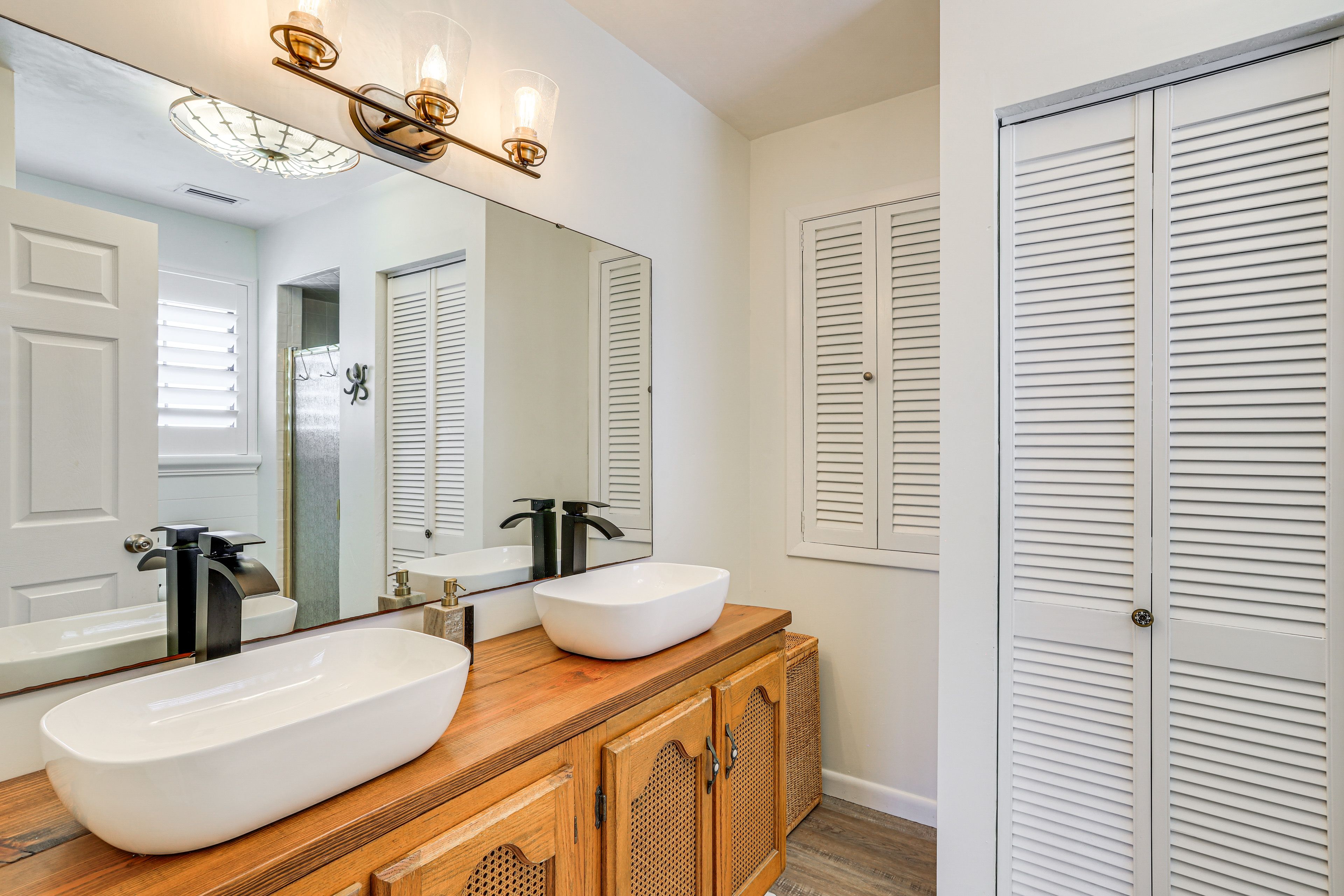 Full Bath | Towels Provided | Hair Dryer