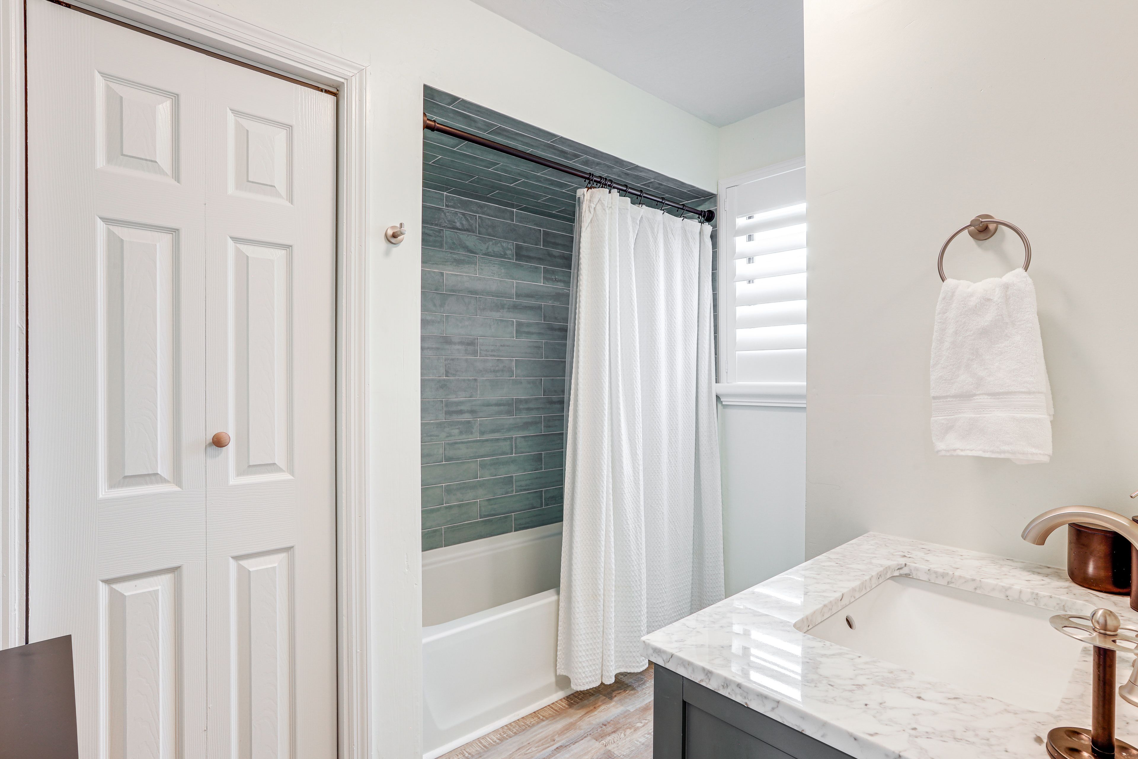 Full Bath | Complimentary Toiletries
