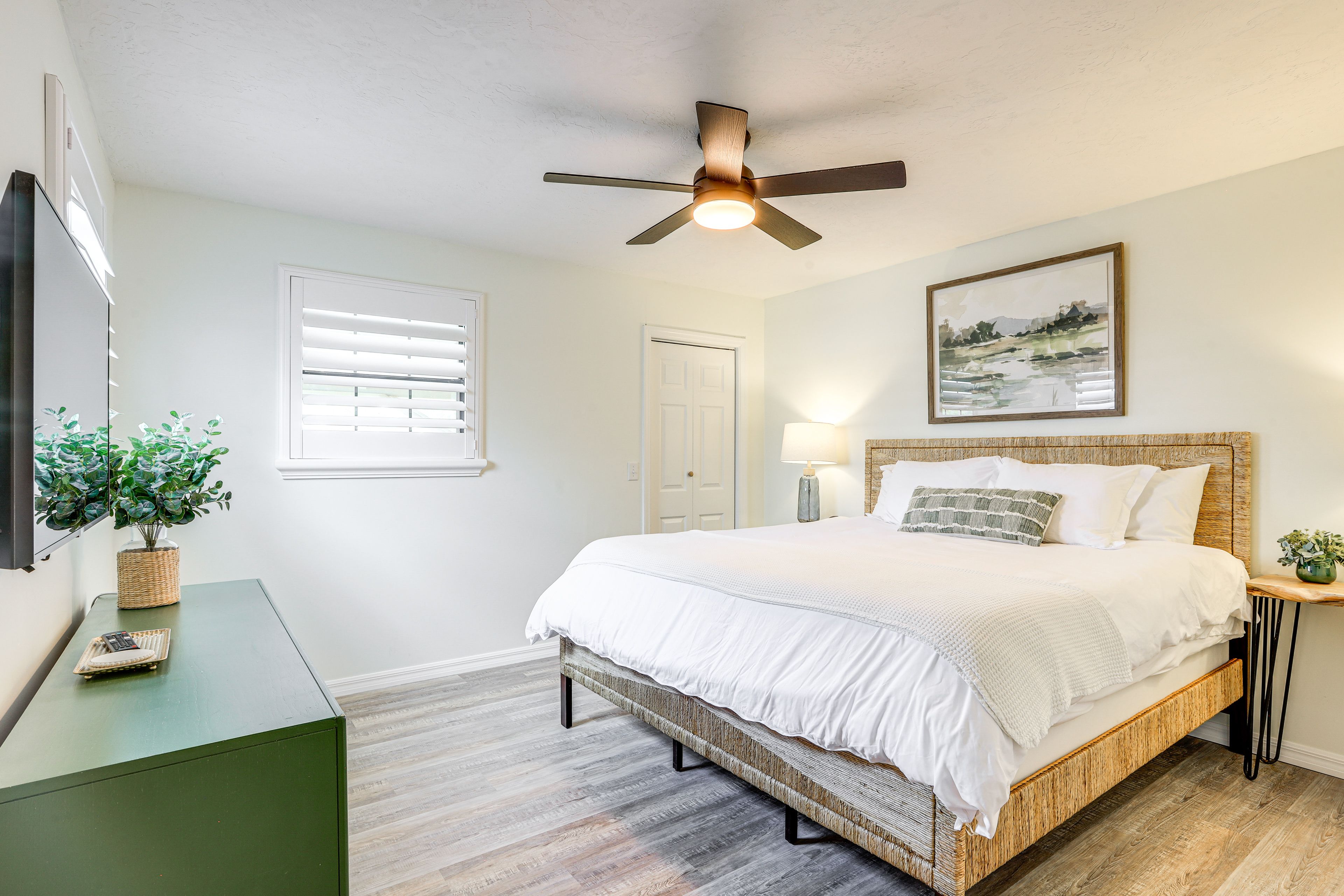 Bedroom 1 | King Bed | Linens Provided