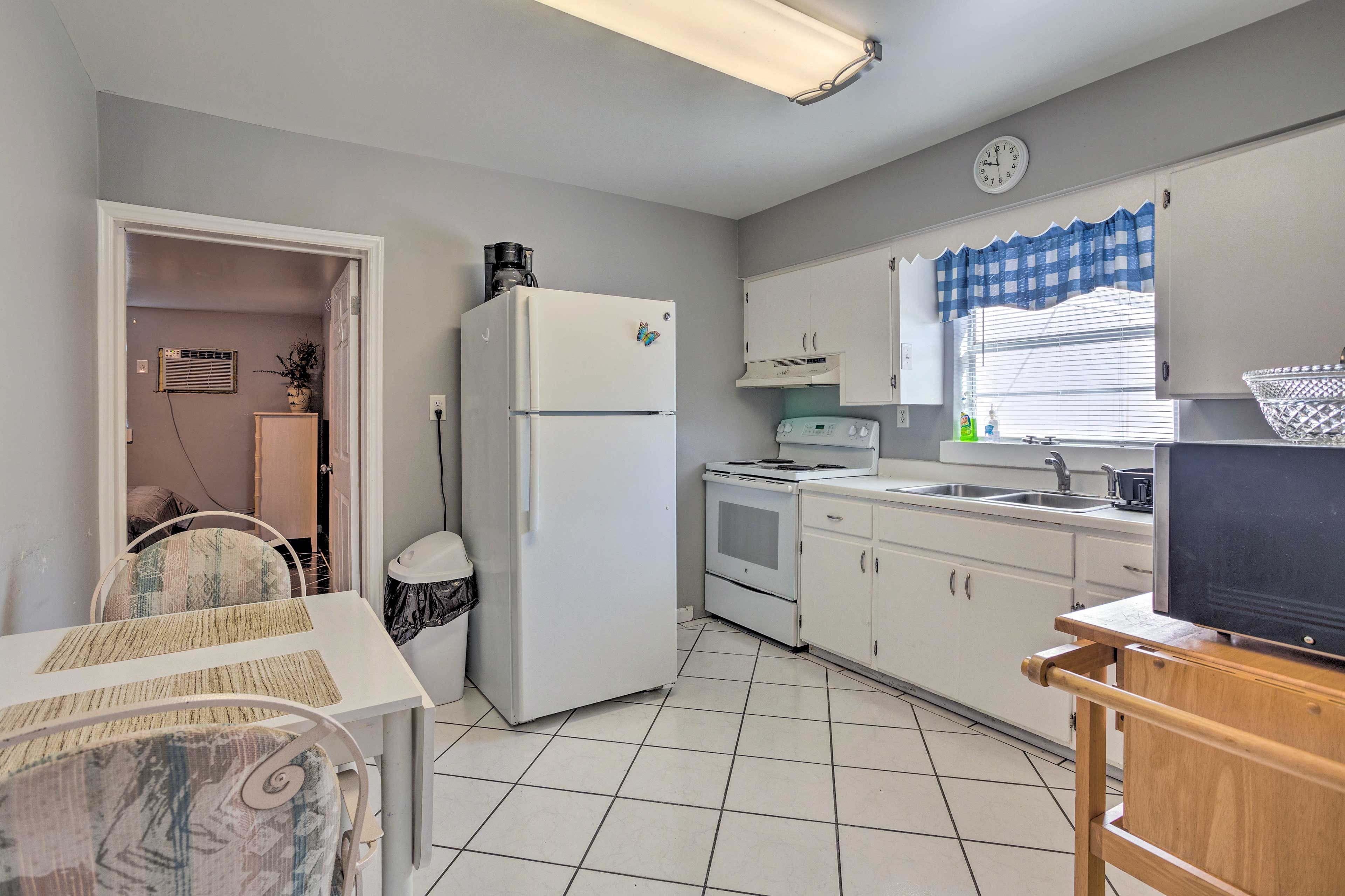 Well-Equipped Kitchen | Dishware & Flatware