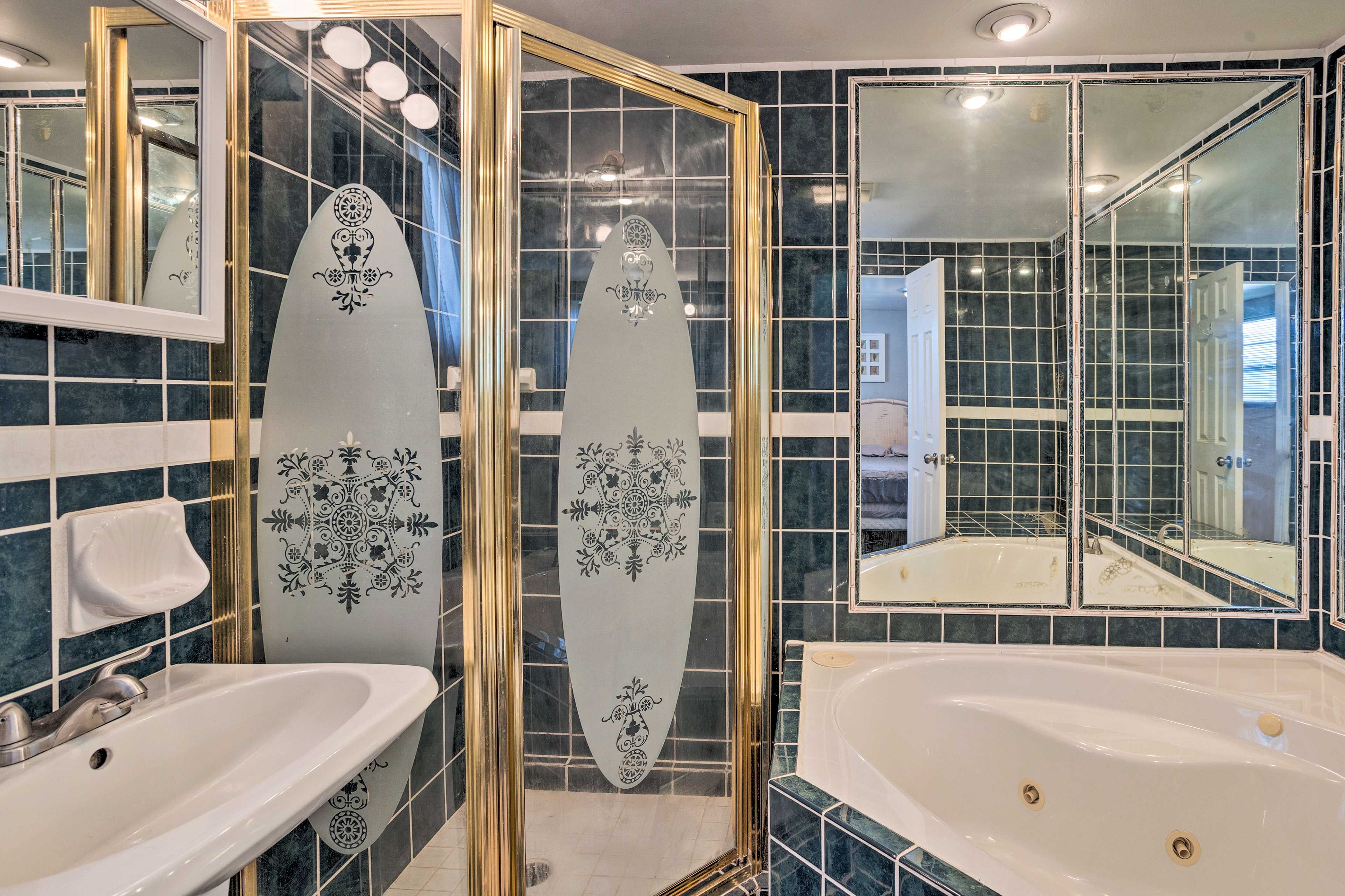 En-Suite Bathroom | Towels Provided
