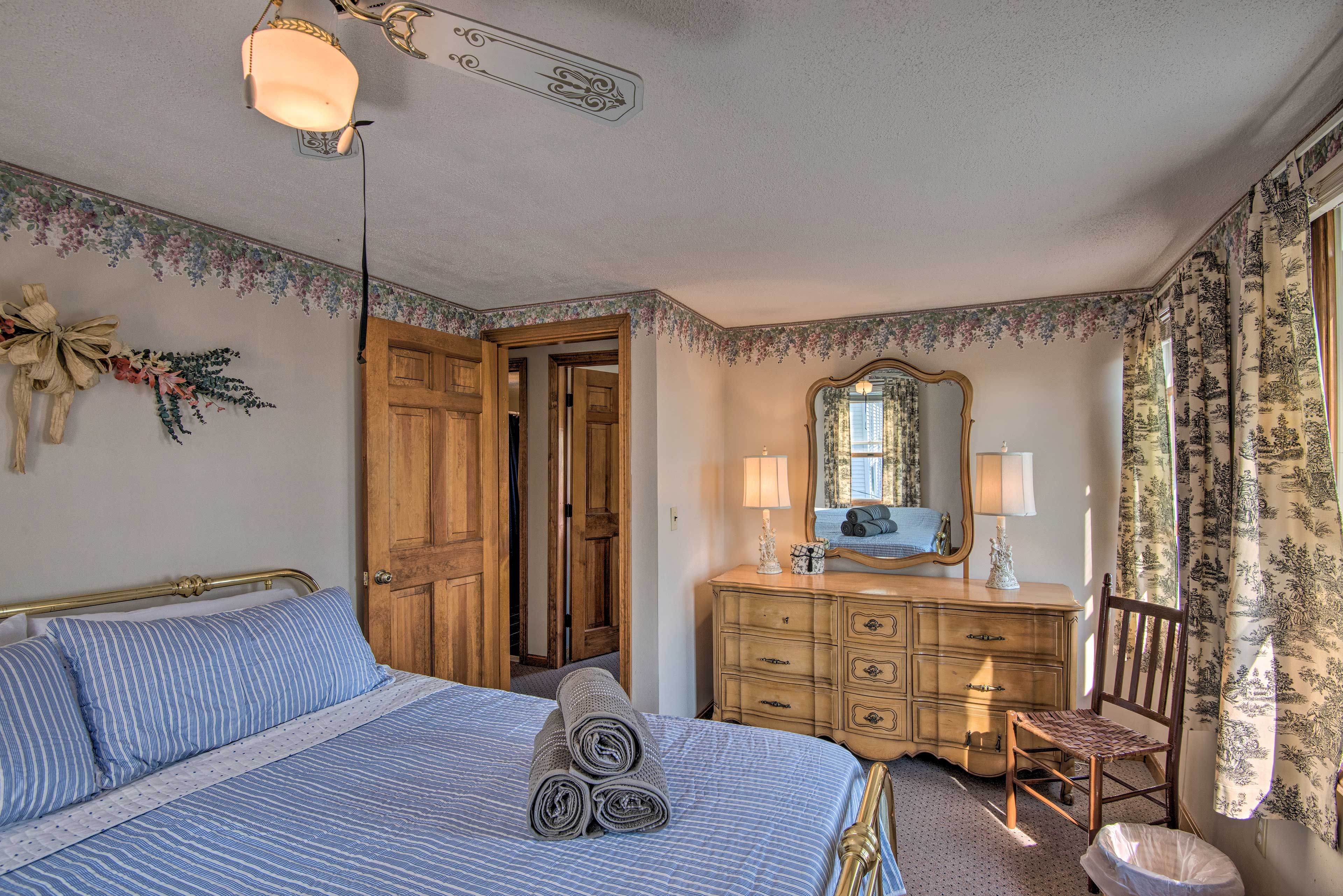 Bedroom 1 | King Bed | 2nd Floor