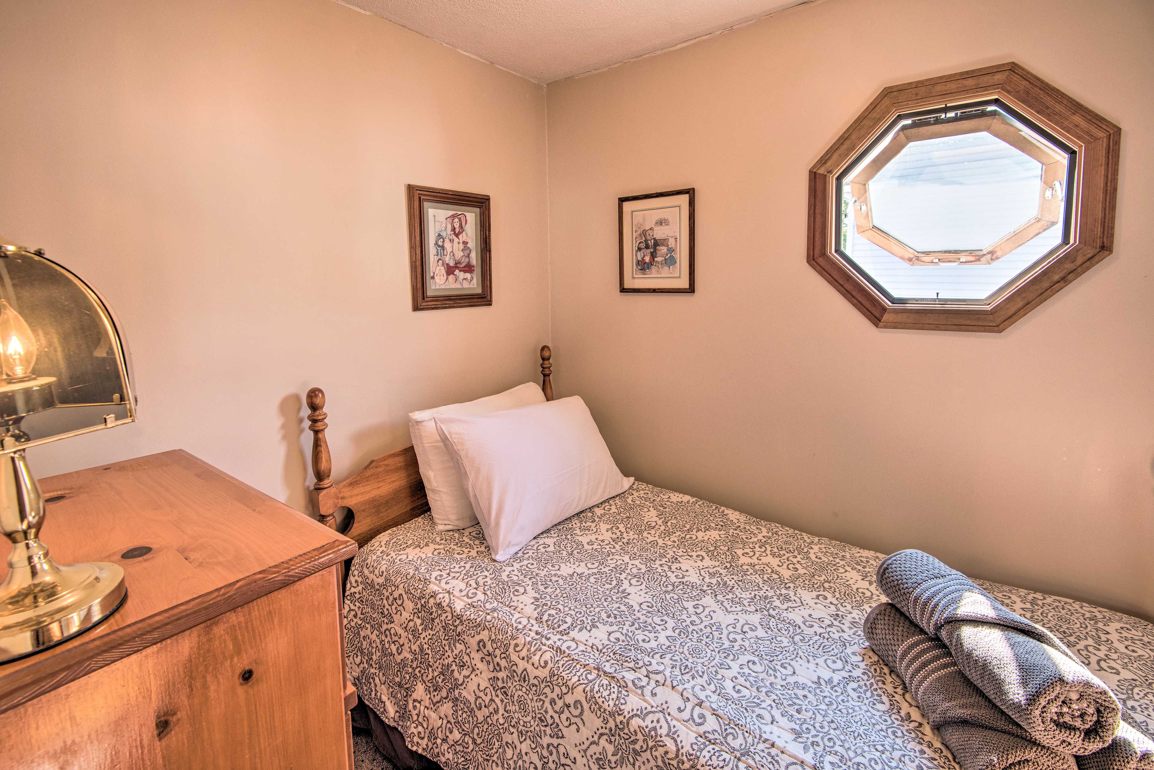 Bedroom 5 | Twin Bed | 2nd Floor