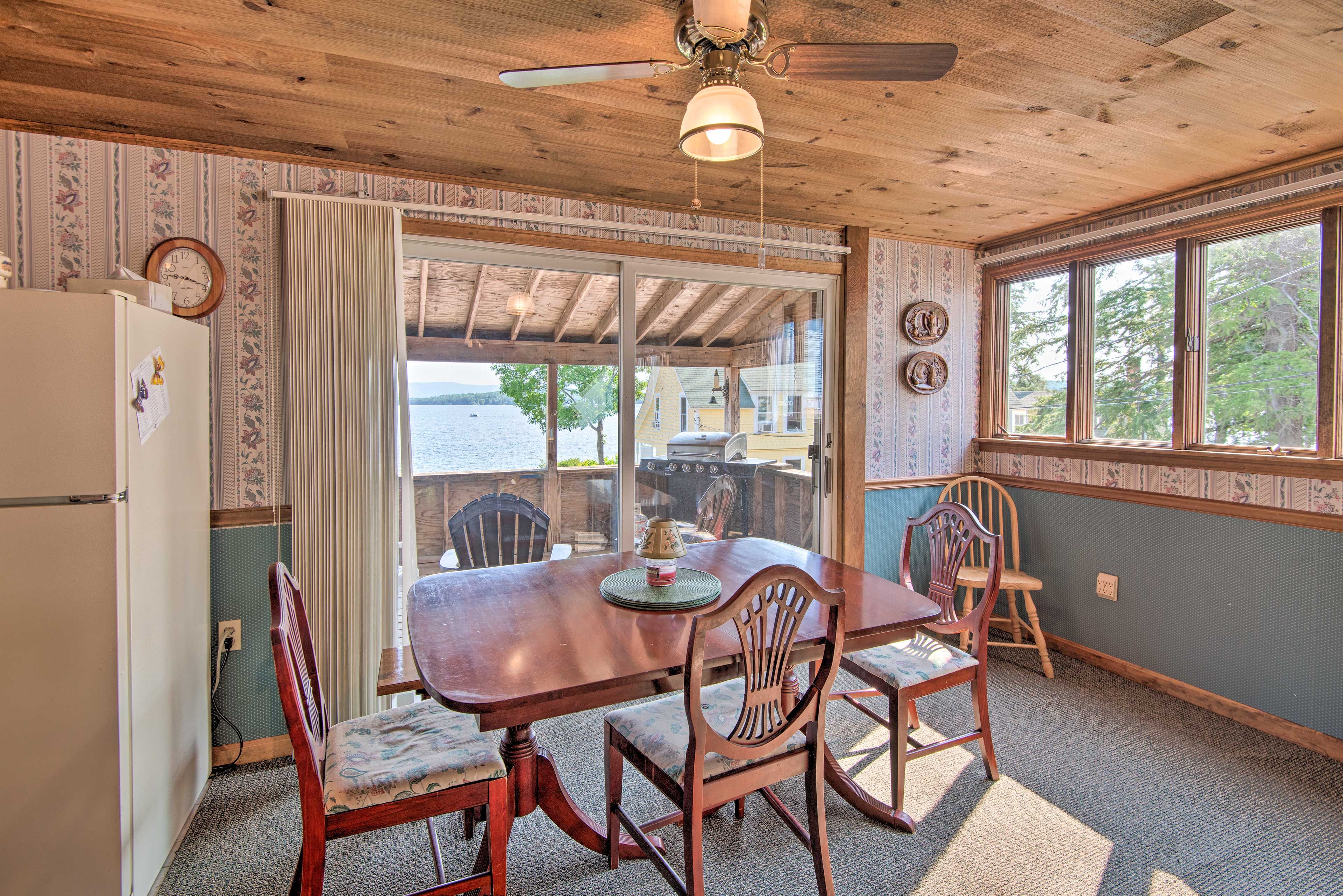 Dining Area | Dishware & Flatware Provided