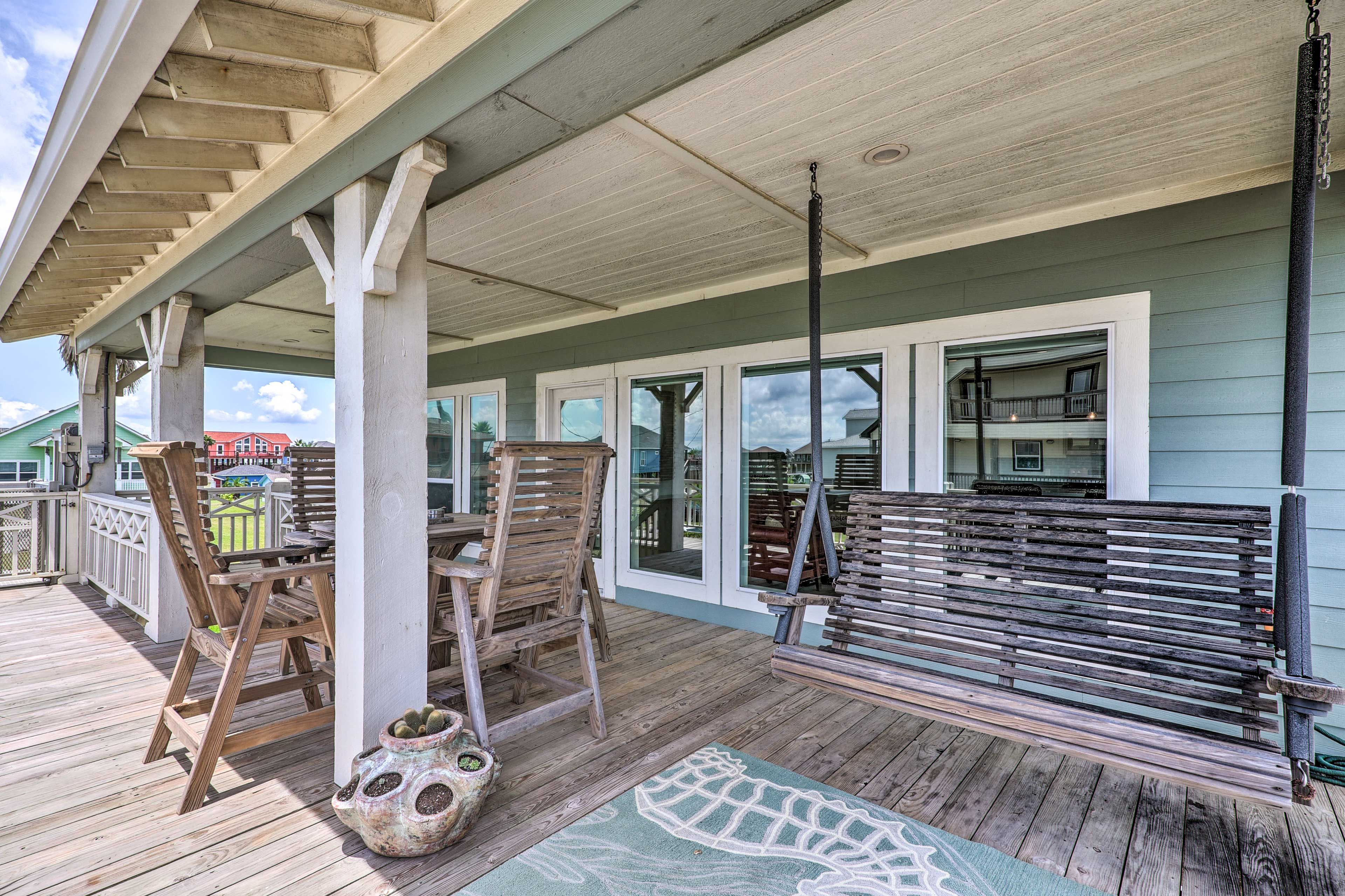 Deck | Pet Friendly