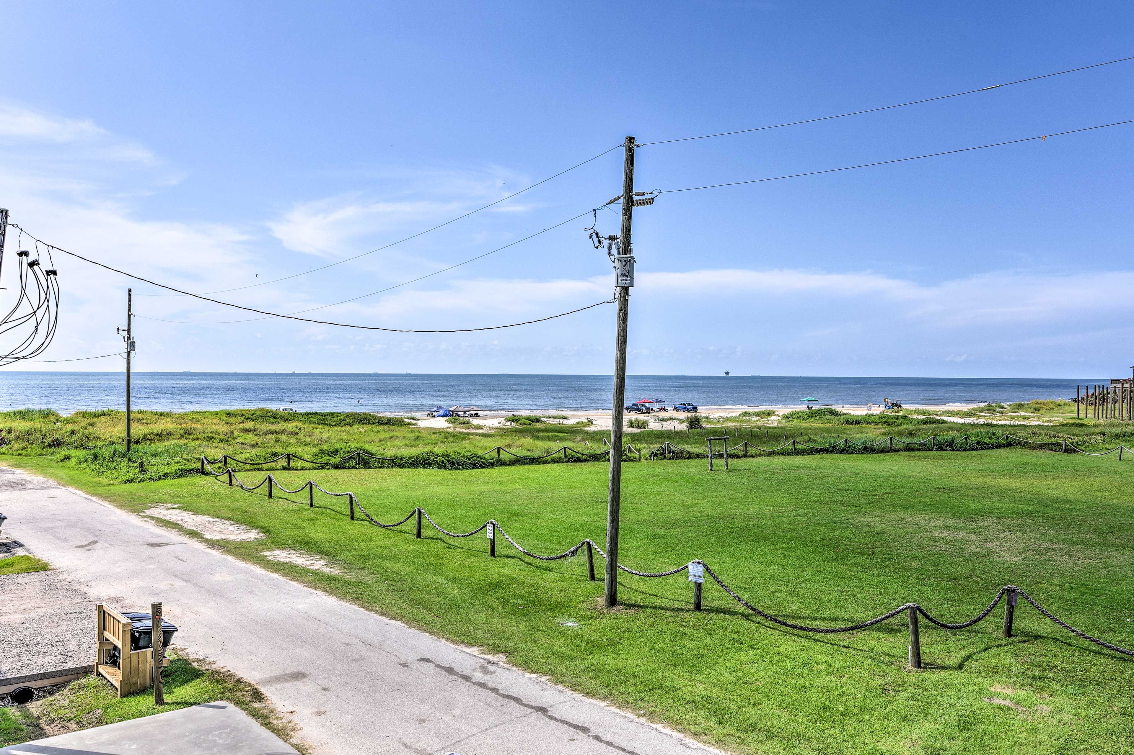 Crystal Beach (Walking Distance)