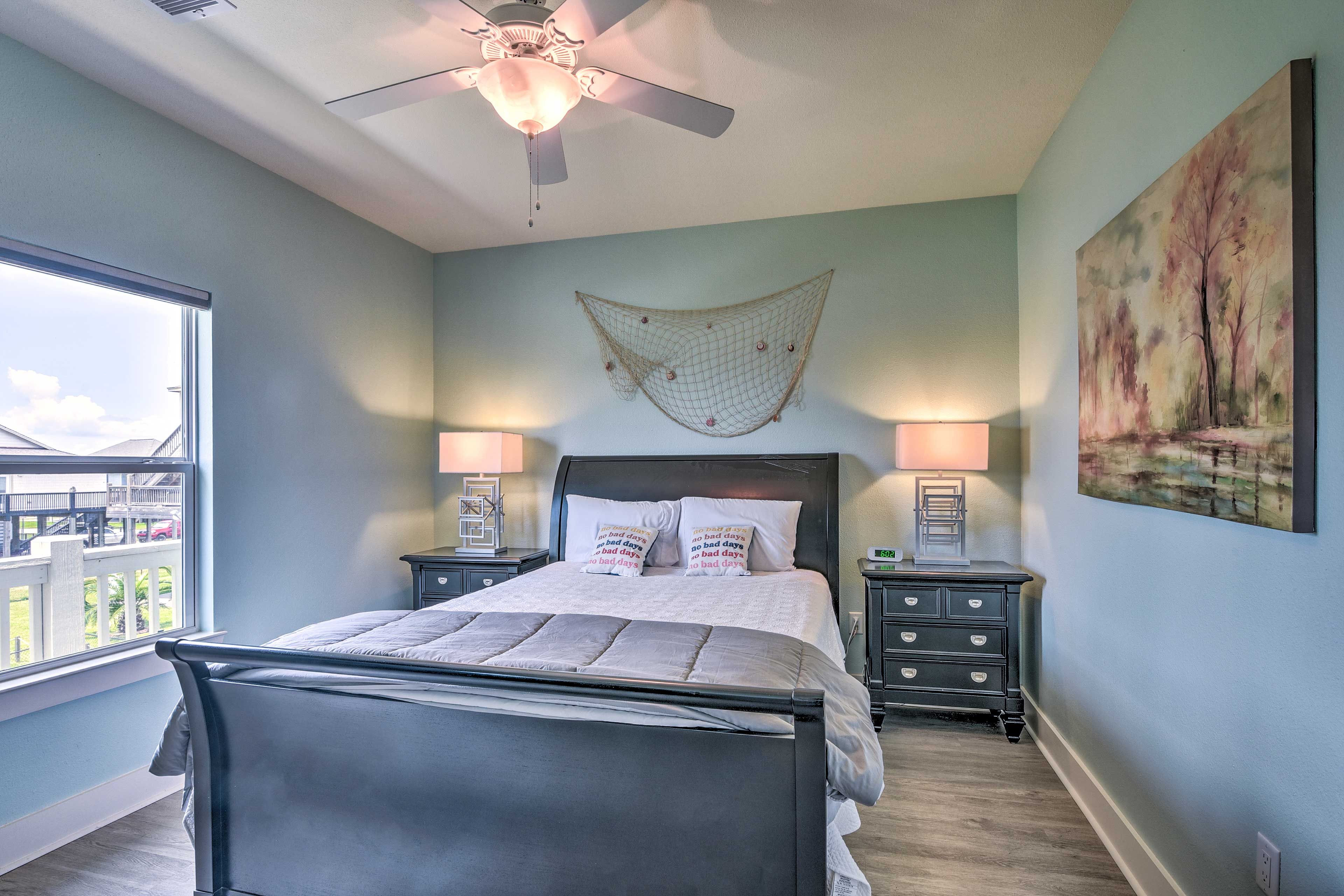 Bedroom 2 | Queen Bed | Smart TV