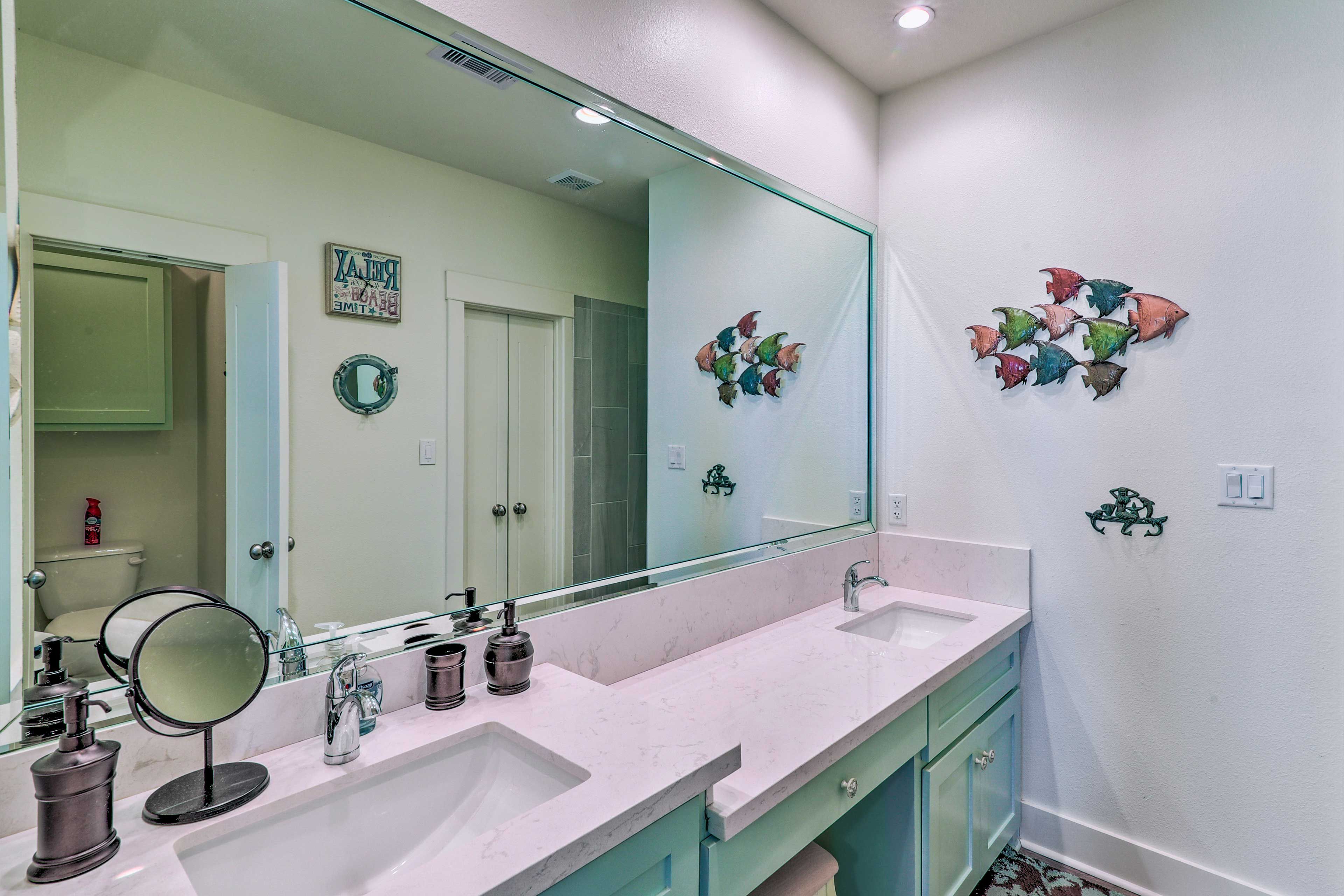 En-Suite Bathroom | Linens & Towels | Hair Dryer