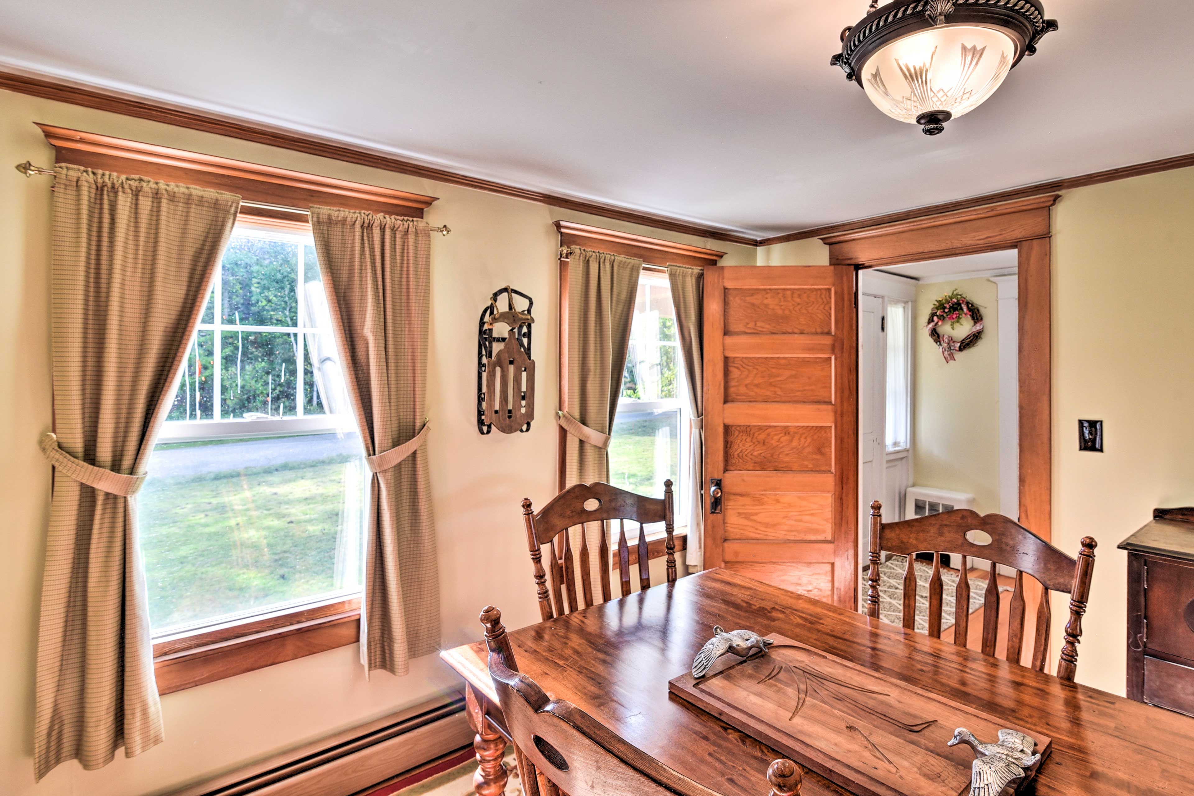 Dining Room | Dishware & Flatware Provided