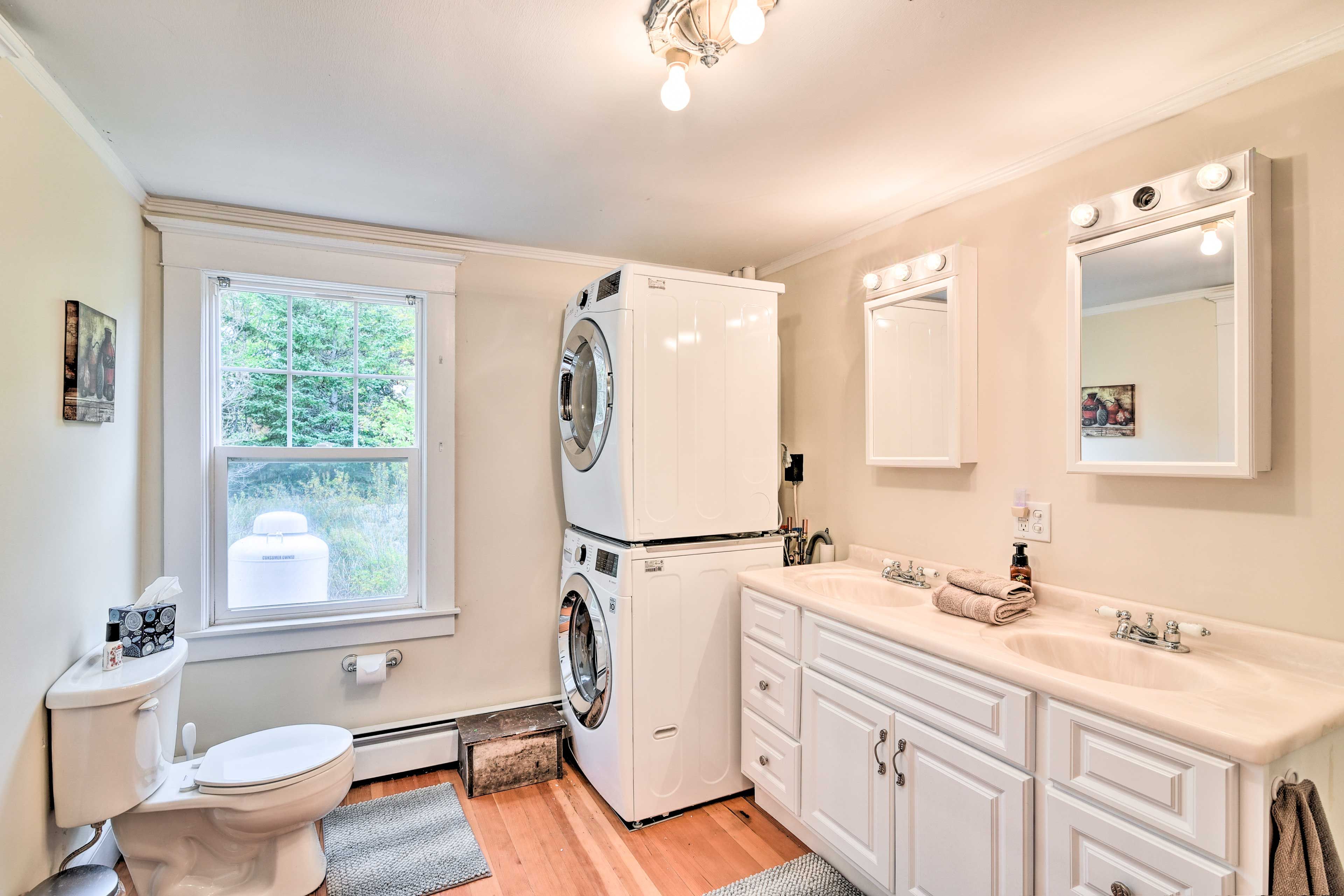 En-Suite Bathroom | At-Home Laundry | Linens & Towels Provided