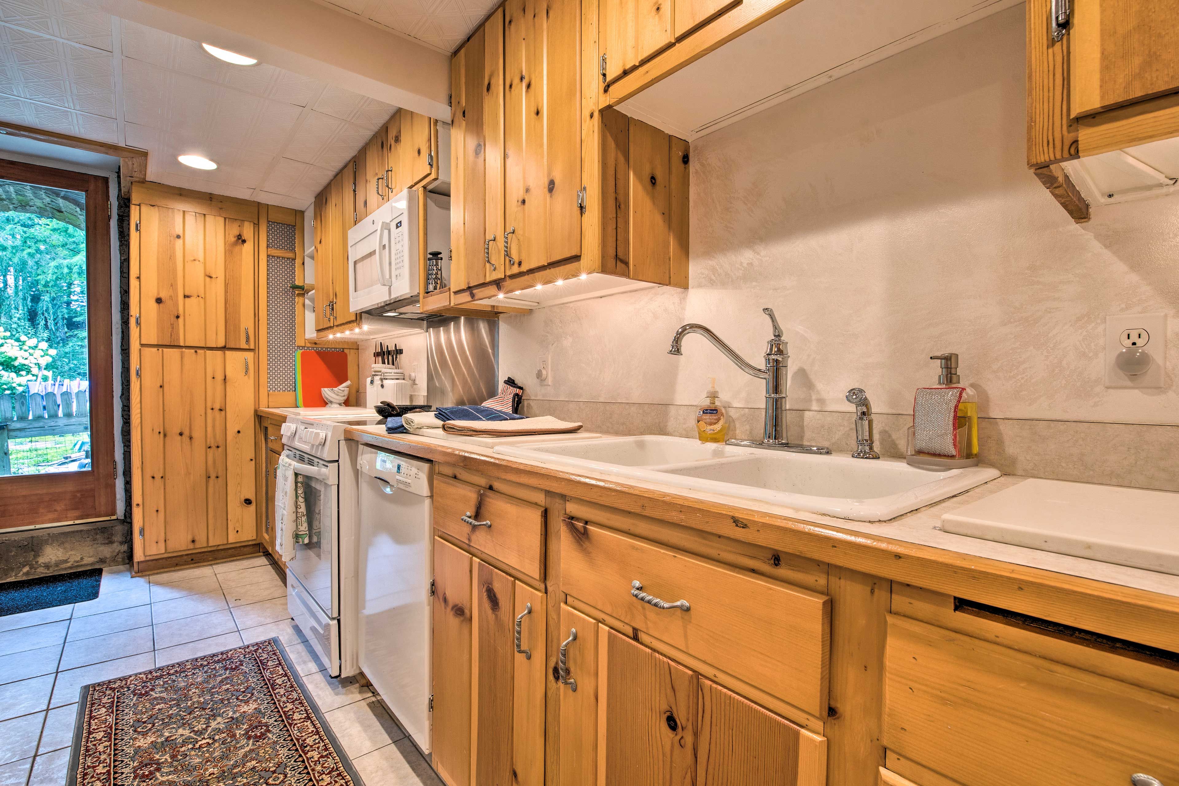 Fully Equipped Kitchen | Blender | Toaster
