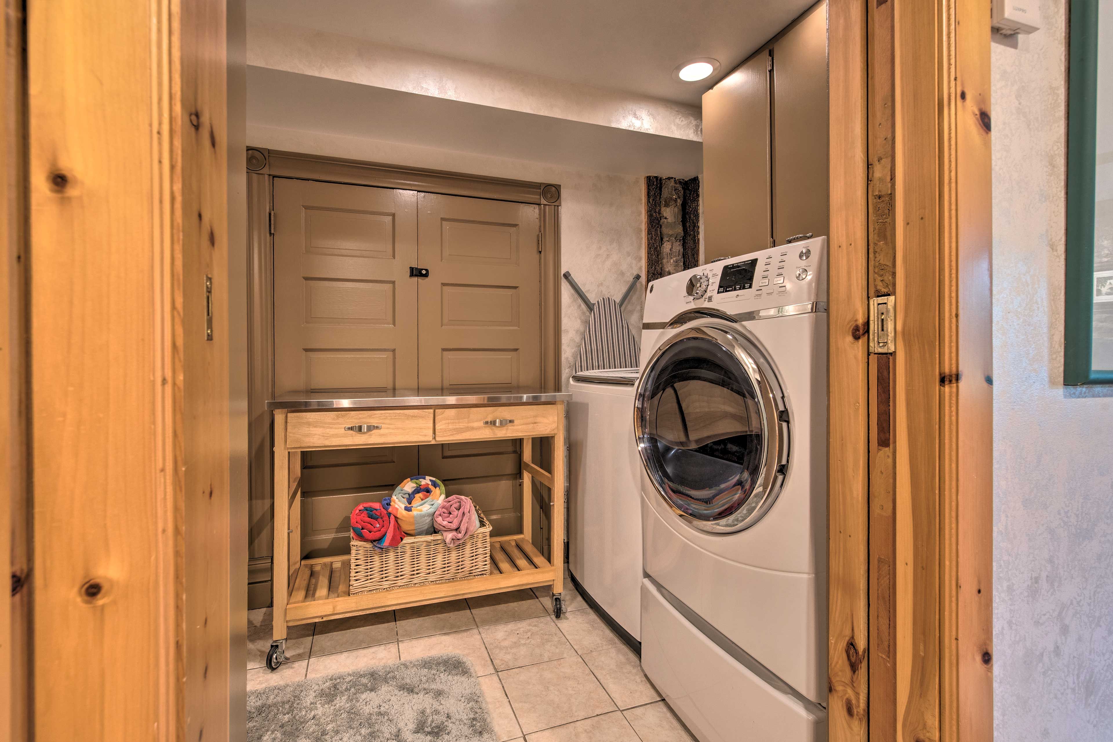 Full Bathroom | Washer/Dryer In-Home