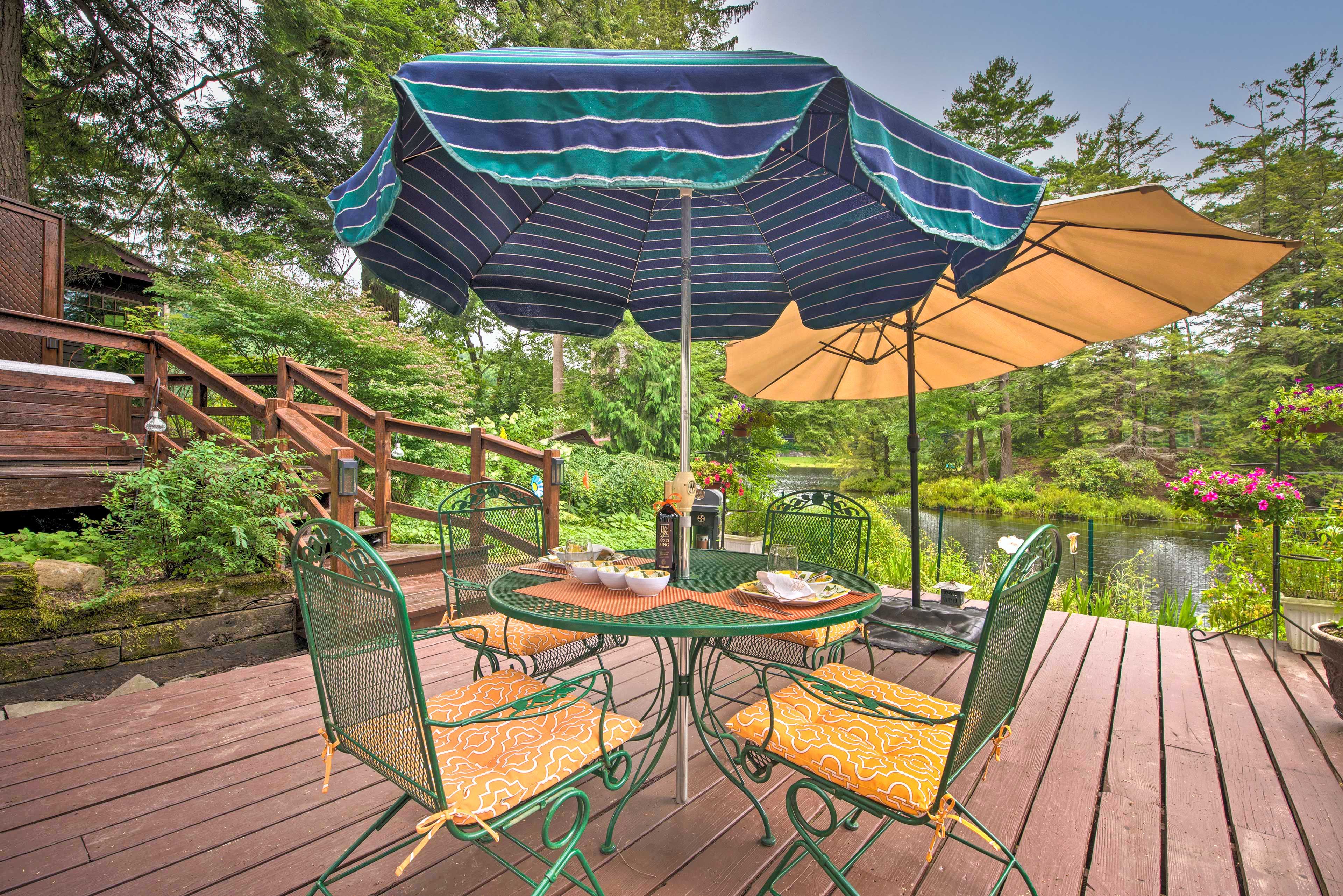 Exterior Space | Dining Table