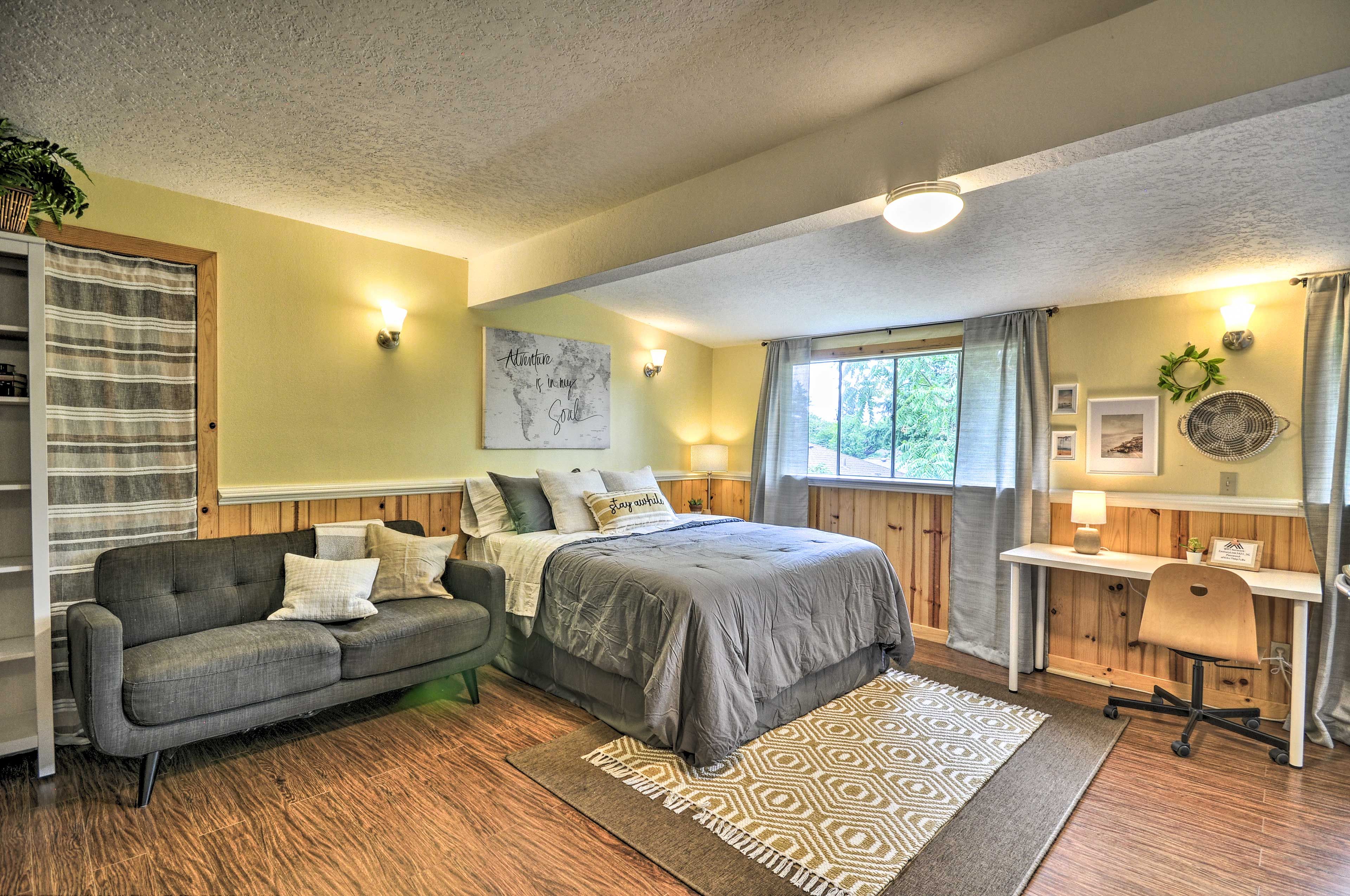 Portland Vacation Rental | Studio | 1BA | 450 Sq Ft | Stairs Required to Enter