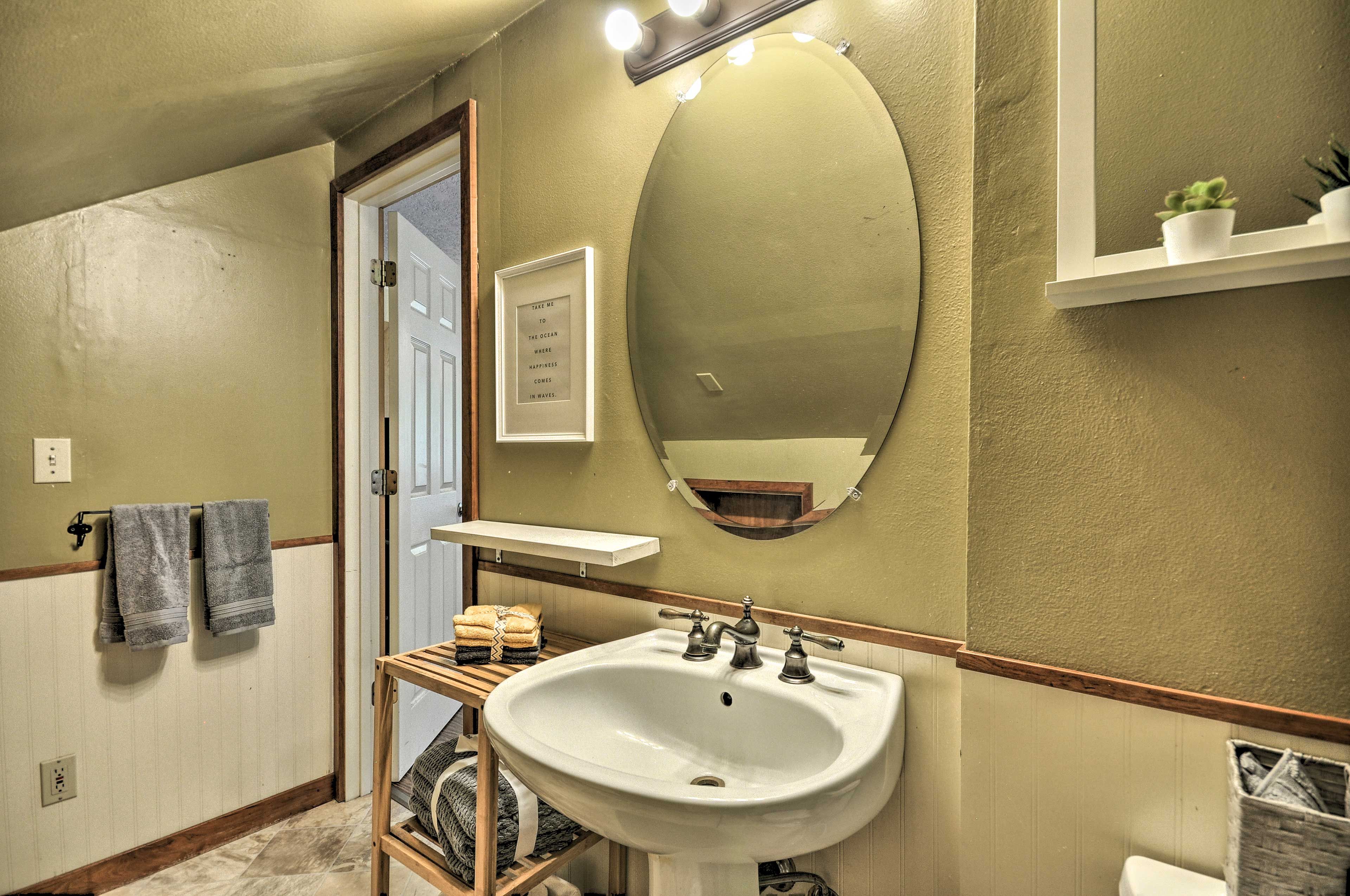 Full Bathroom | Shower/Tub Combo