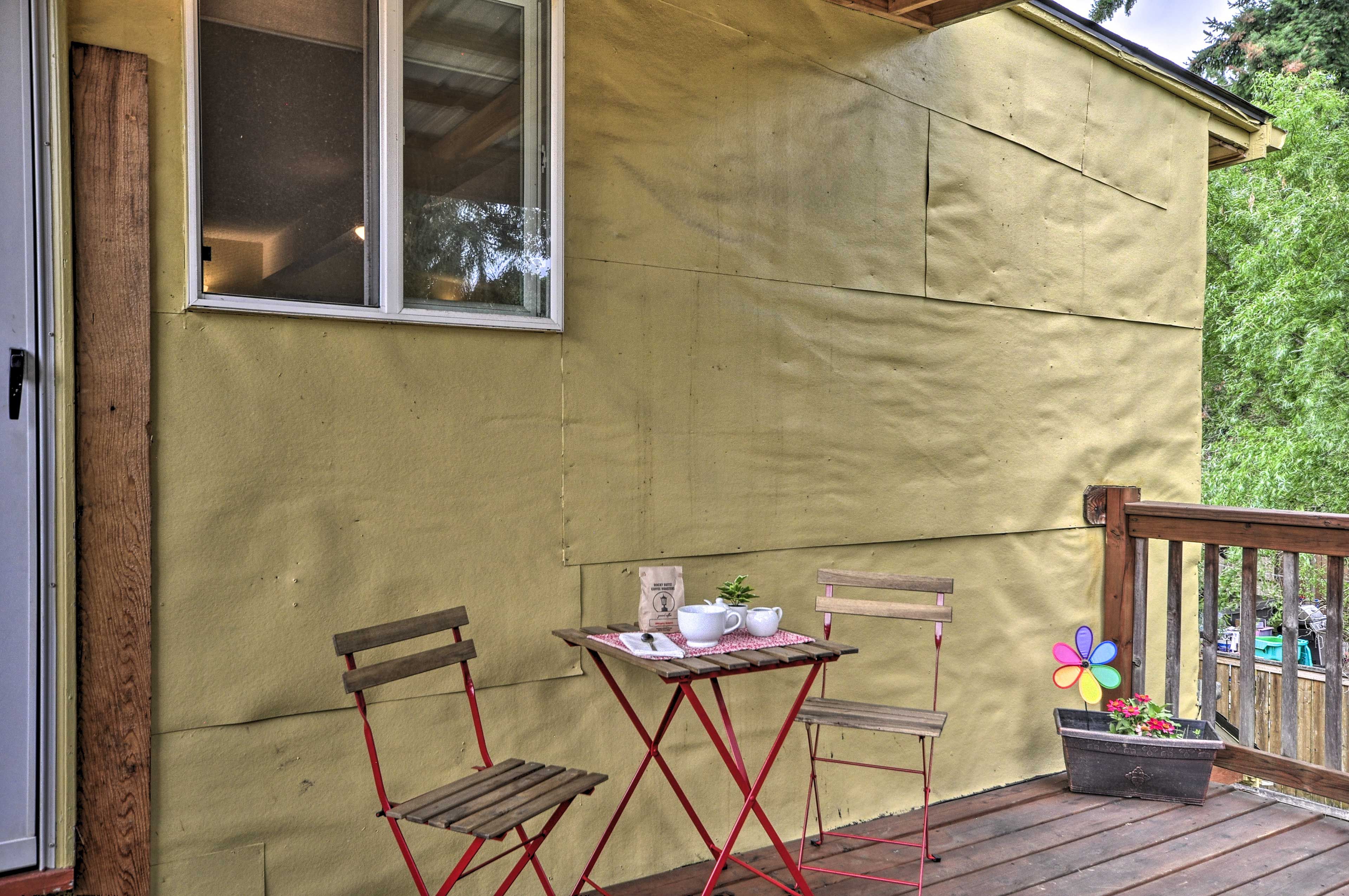 Deck | Large Yard | Driveway Parking (1 Vehicle) | RV/Trailer Parking