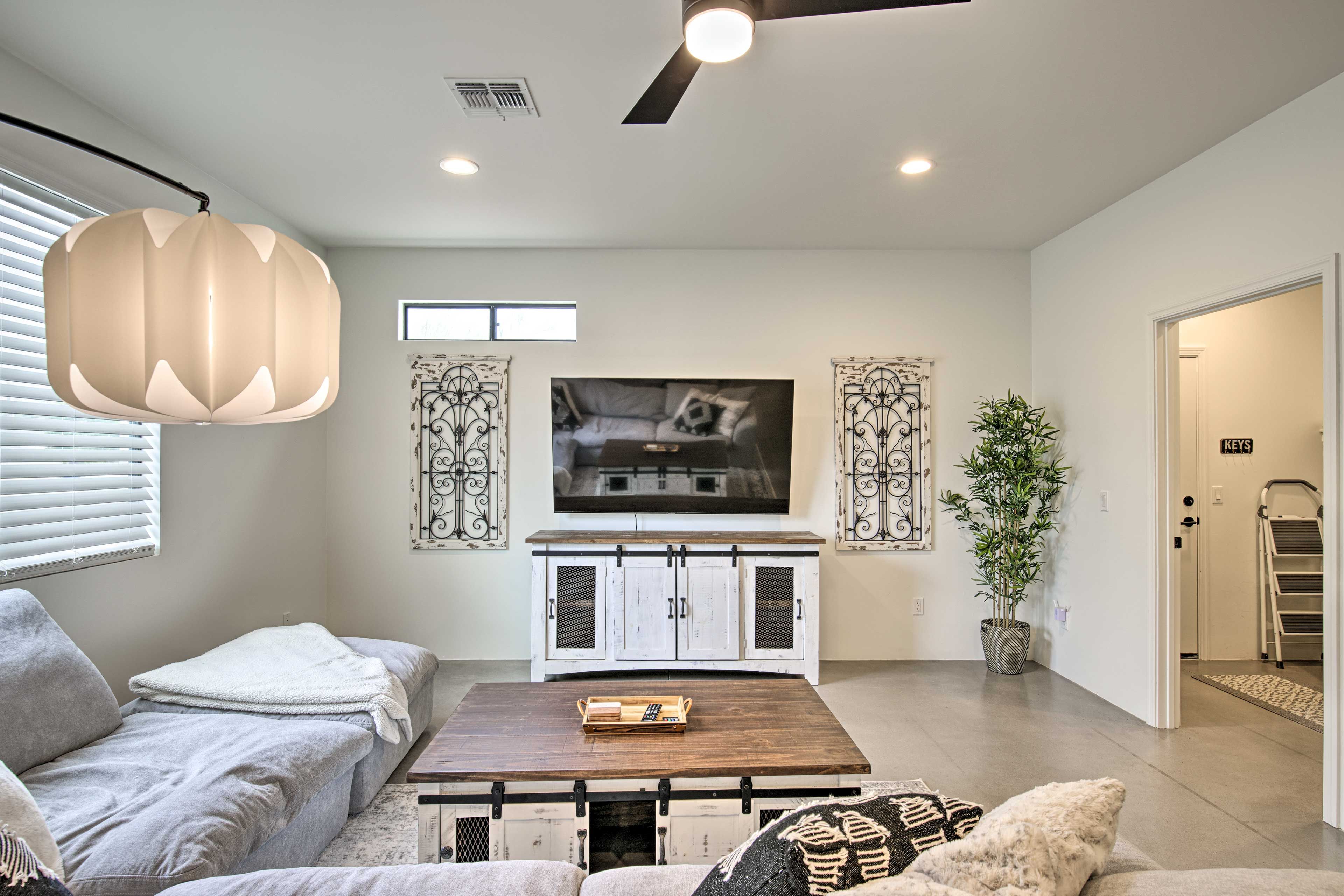 Main Living Space | Smart TV