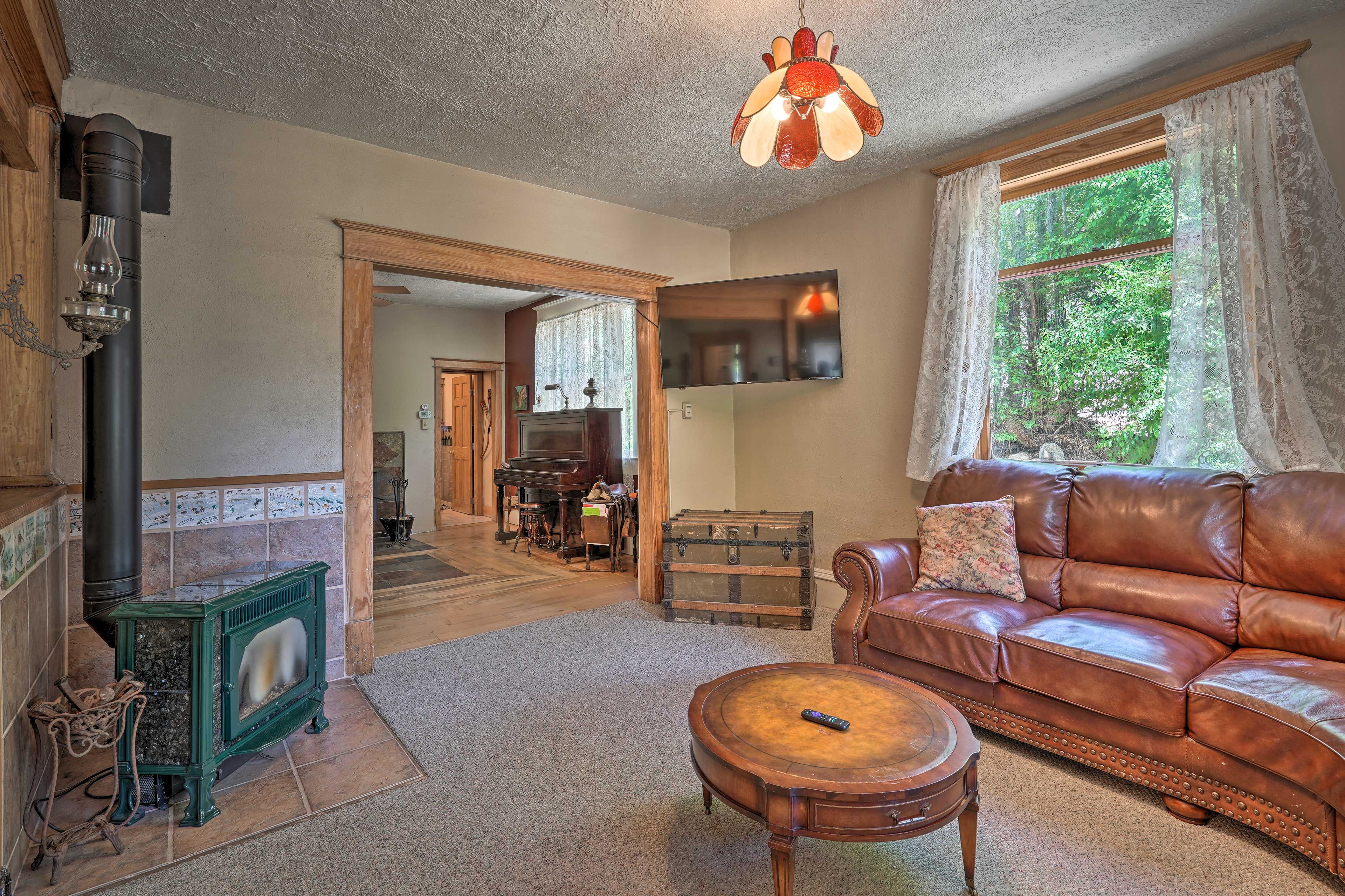 Living Room | Gas Stove | Main Level