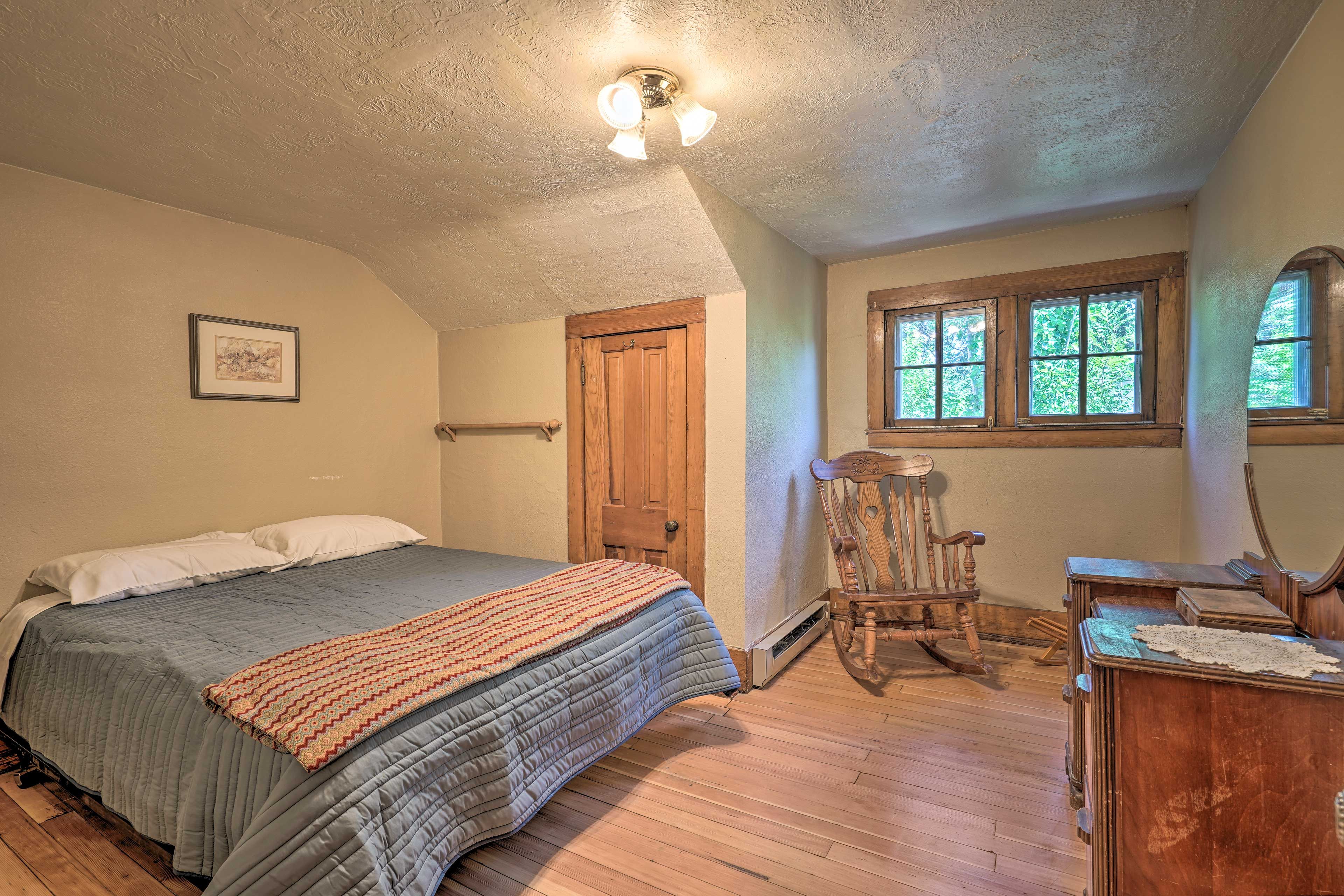 Bedroom 4 | Upper Level | Queen Bed