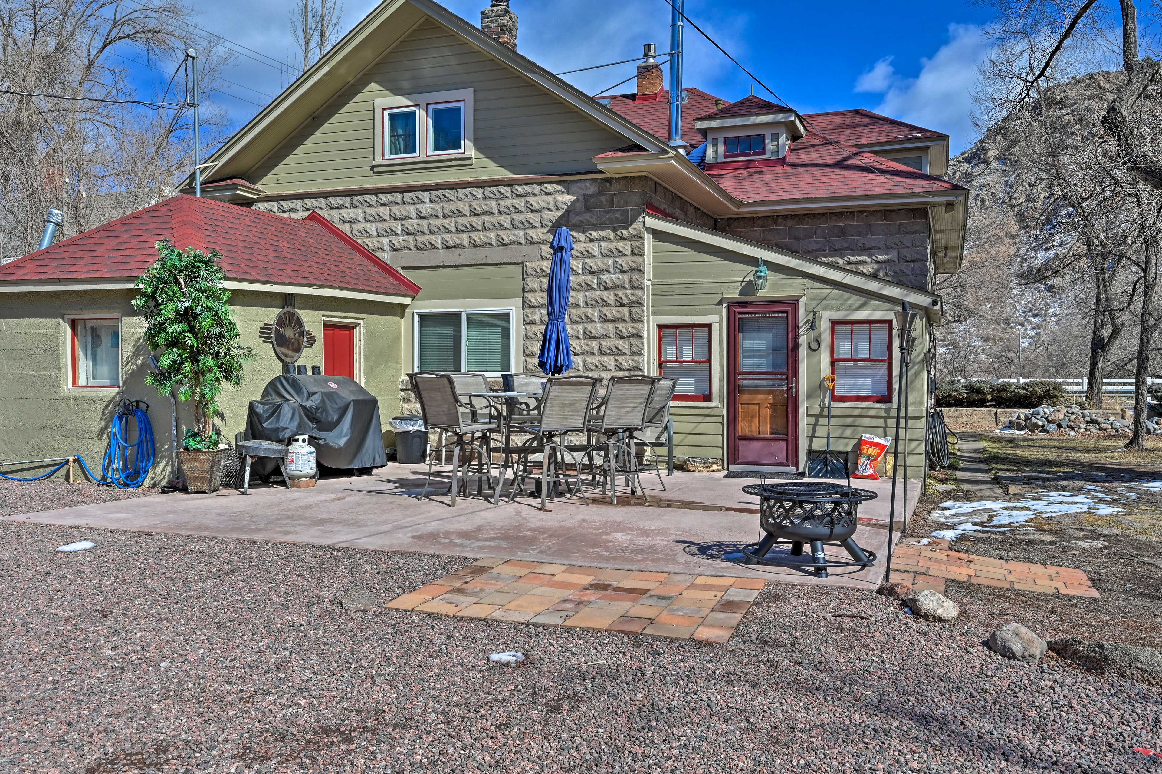 Back Patio | Gas Grill | Cornhole