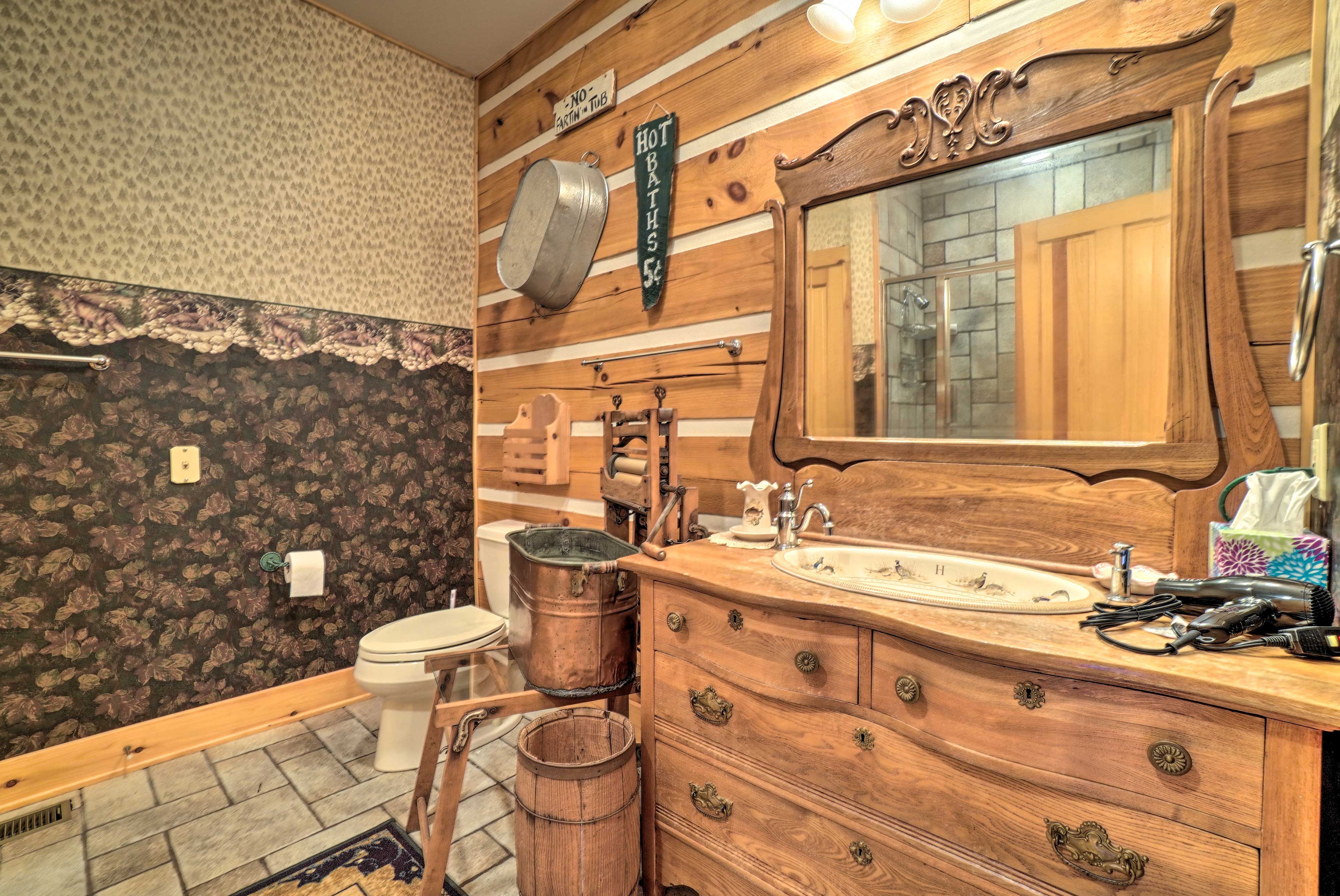 Full Bathroom | Complimentary Toiletries