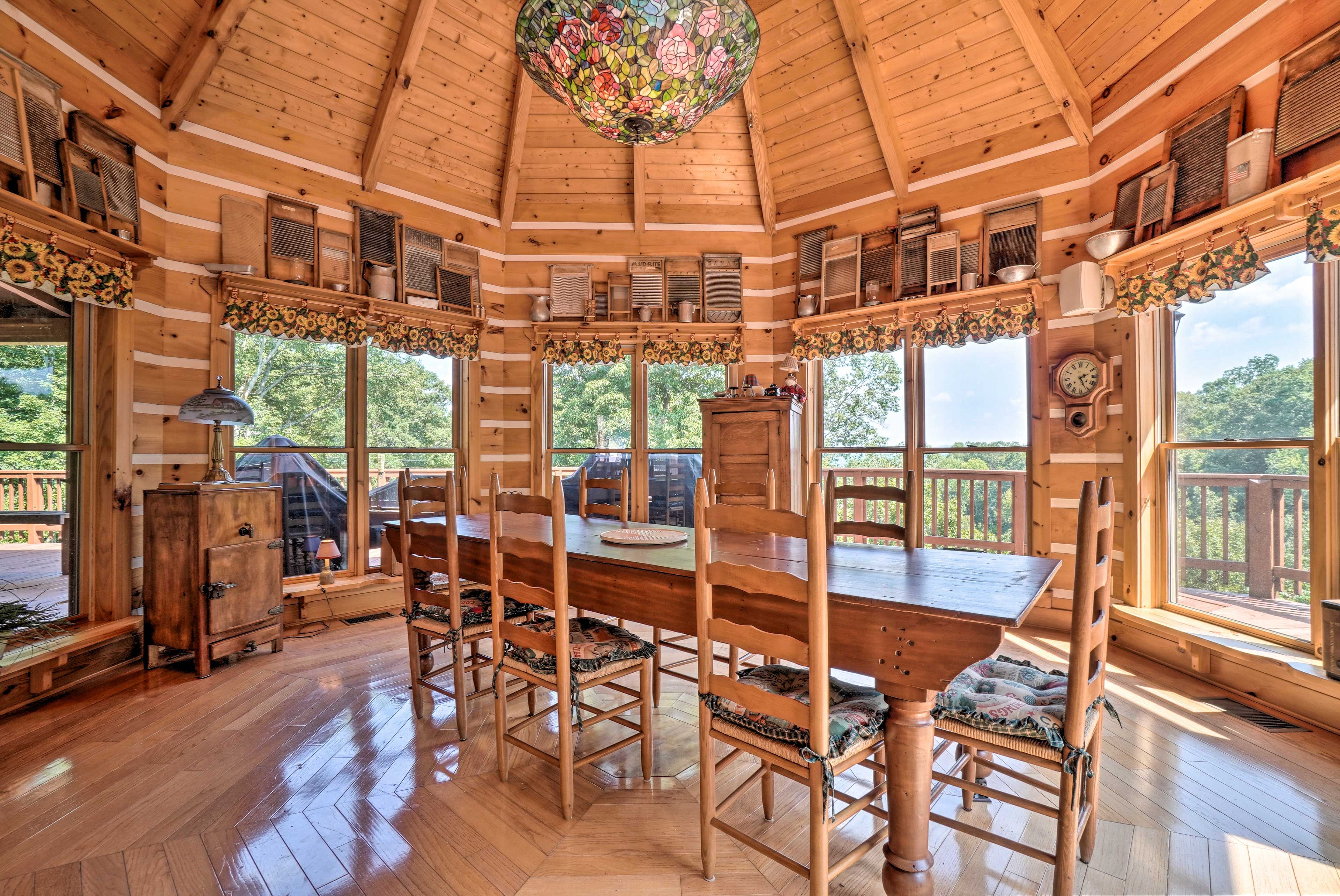 Dining Table | Dishware & Flatware