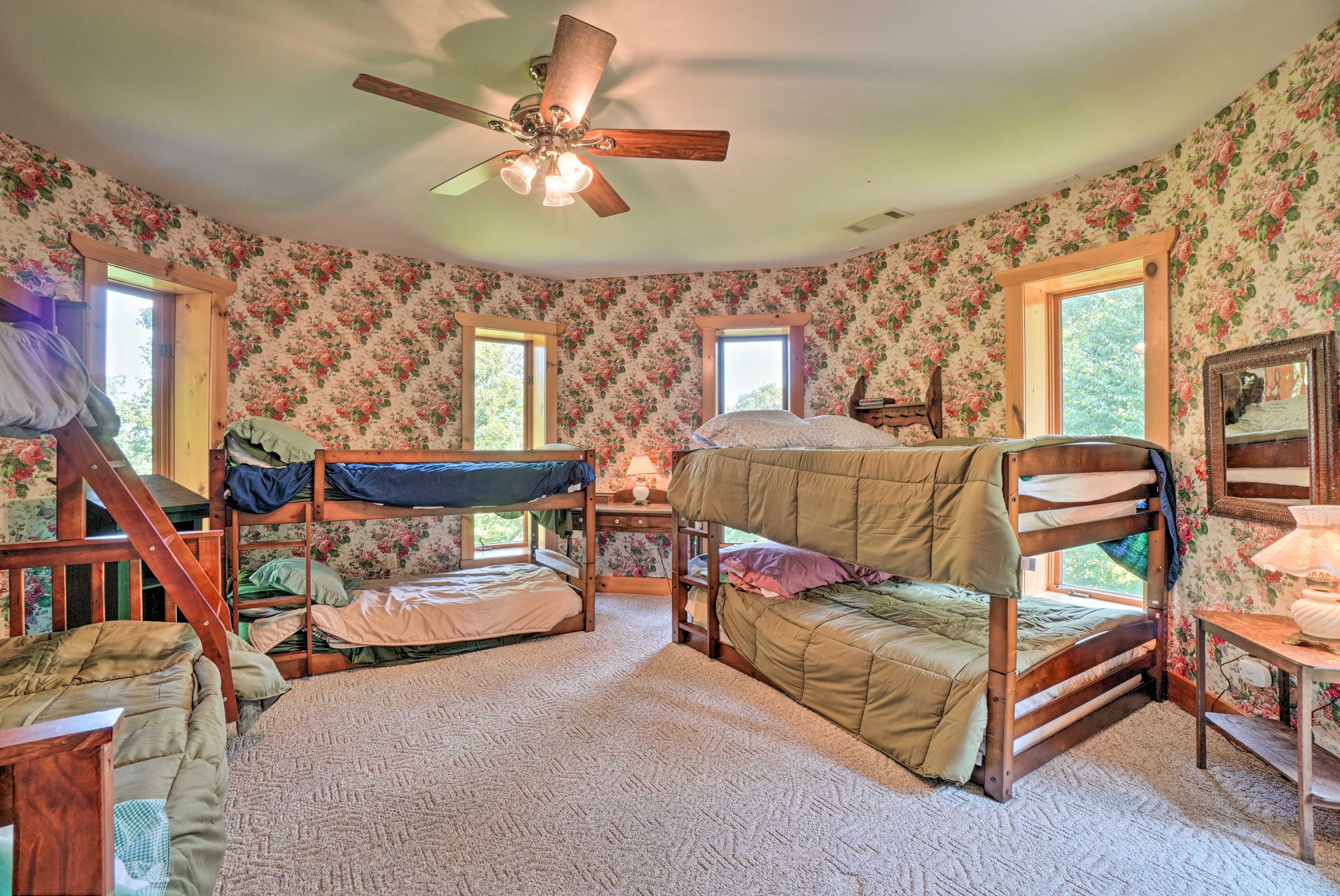 Bedroom 6 | Twin Bunk Bed, Full Bunk Bed, Twin/Full Bunk Bed | Ground Floor