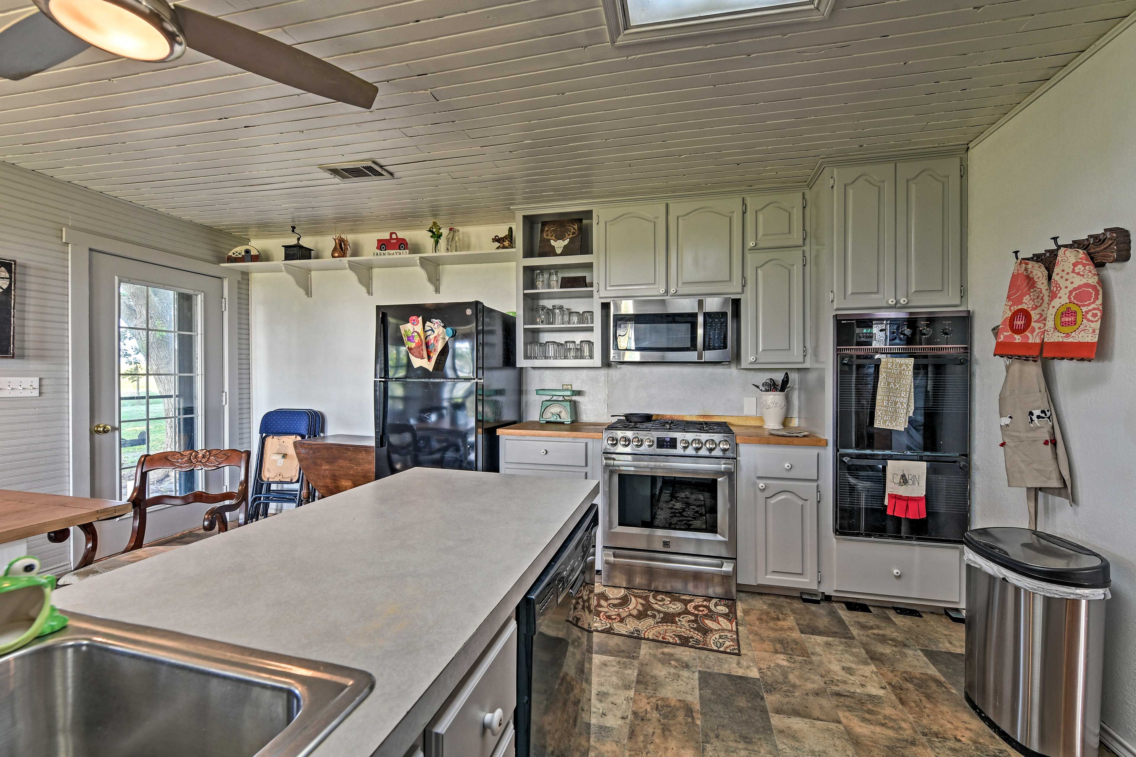 Fully Equipped Kitchen | Dishware & Flatware Provided