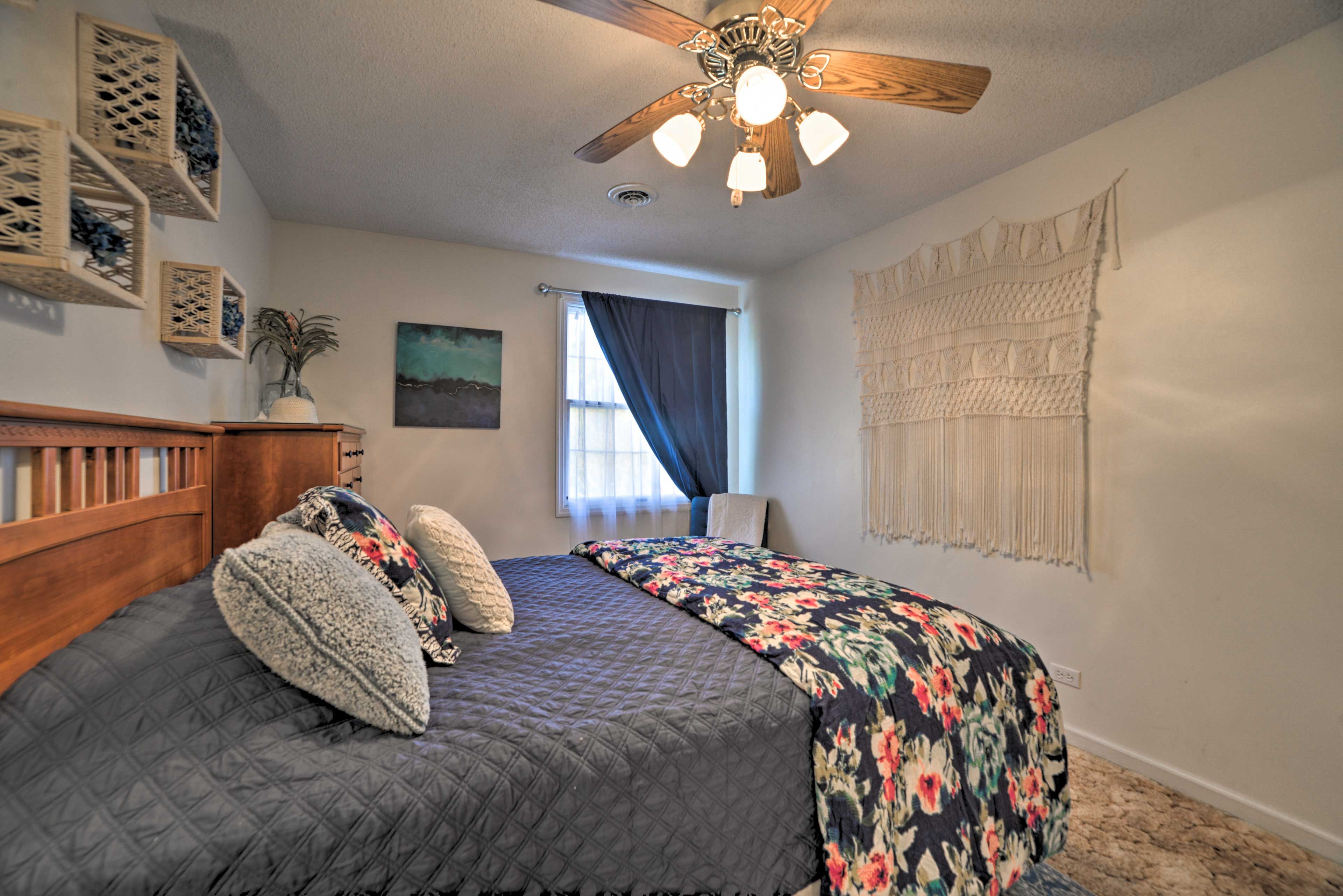 Bedroom 2 | Queen Bed