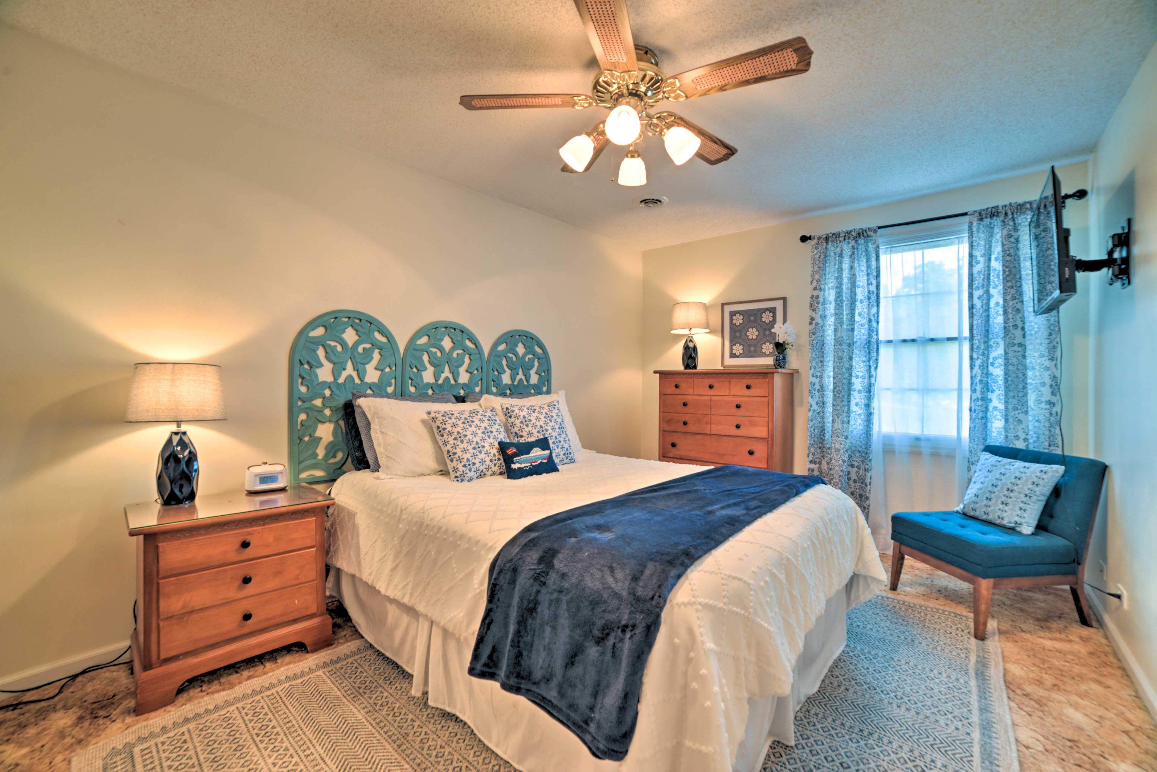 Bedroom 1 | Queen Bed