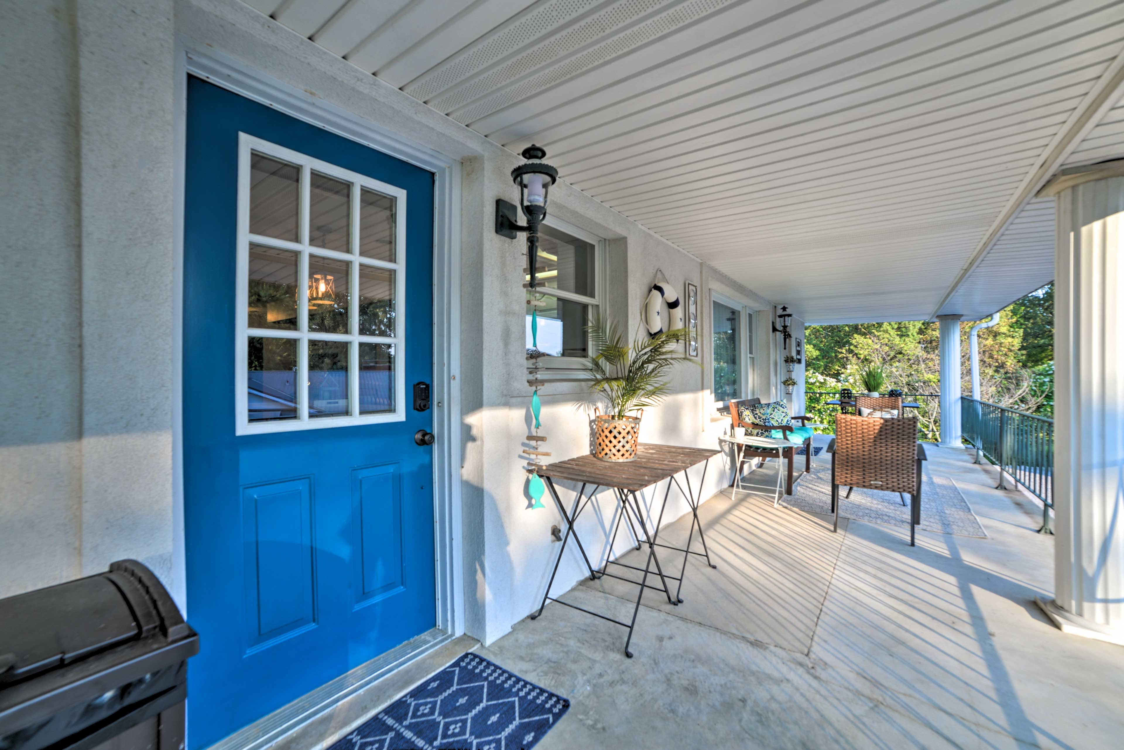 Condo Exterior | Furnished Balcony | Keyless Entry