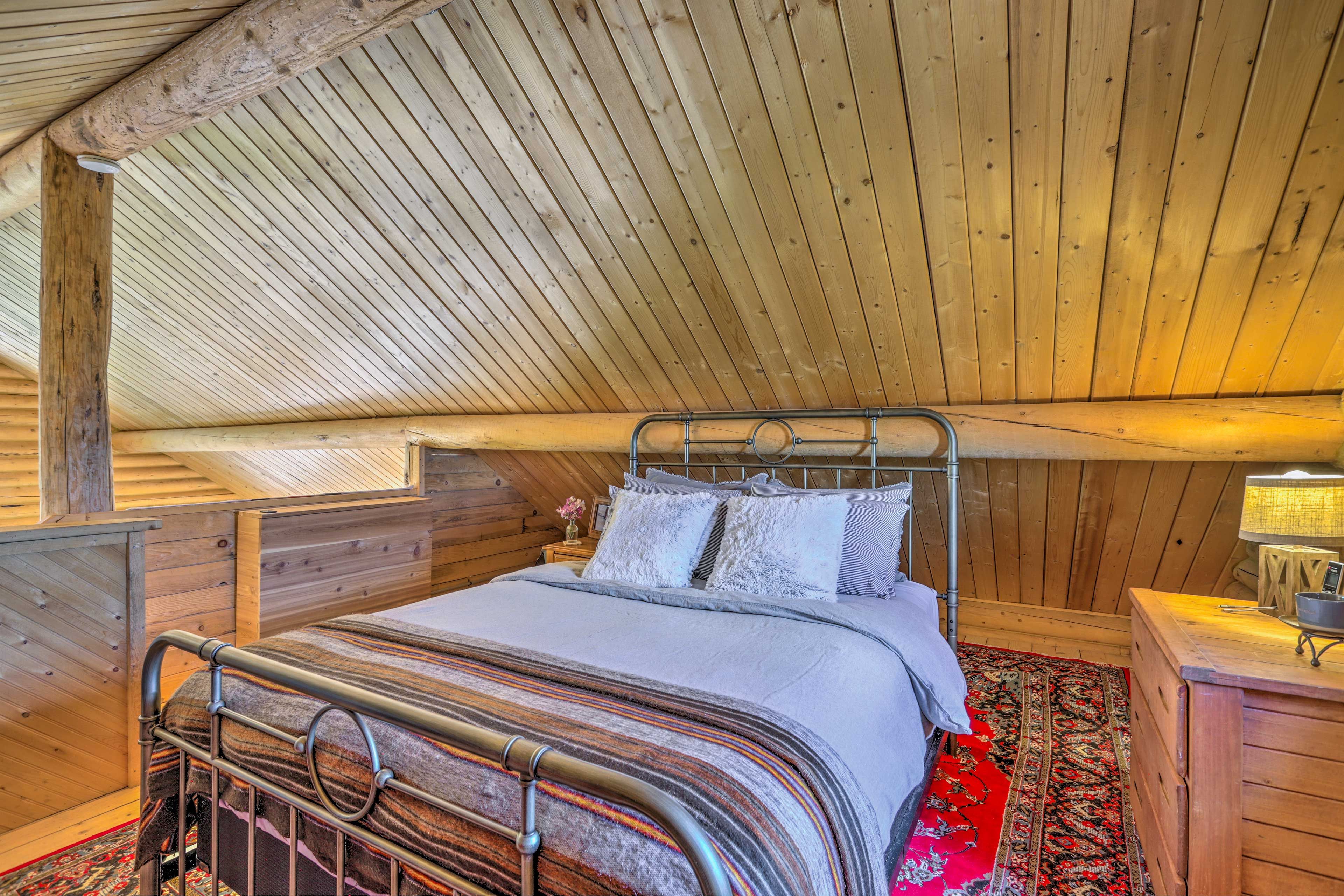 Bedroom (Loft) | Stairs Required