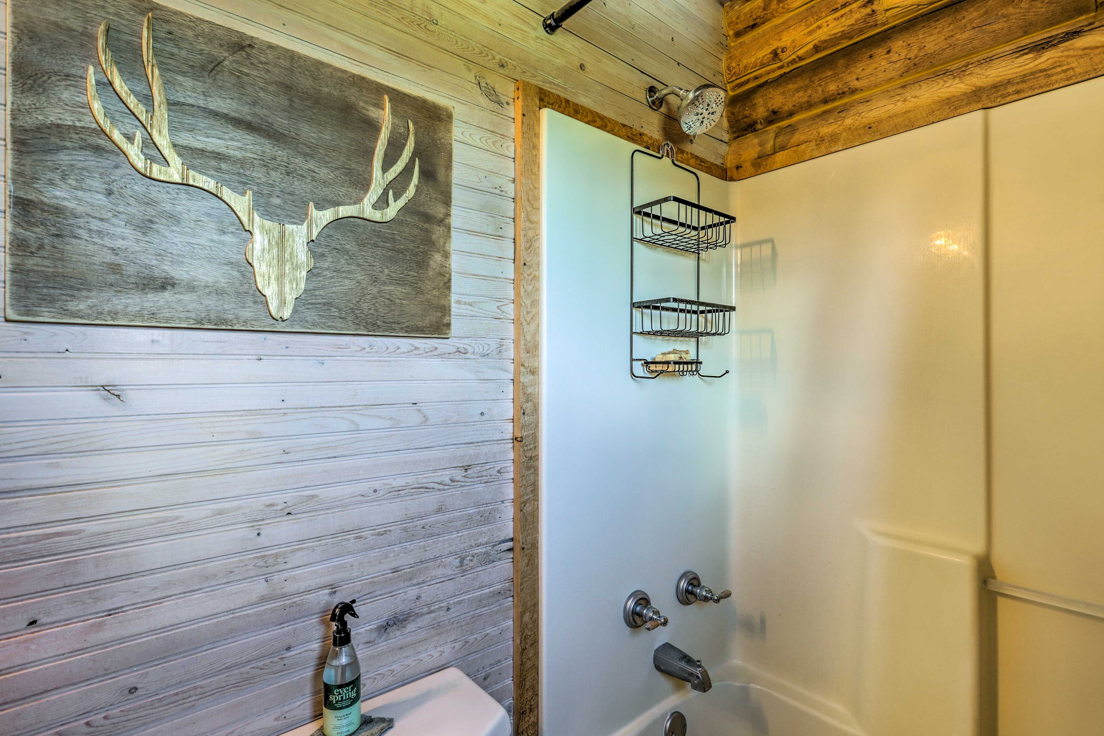 Full Bathroom | Complimentary Toiletries