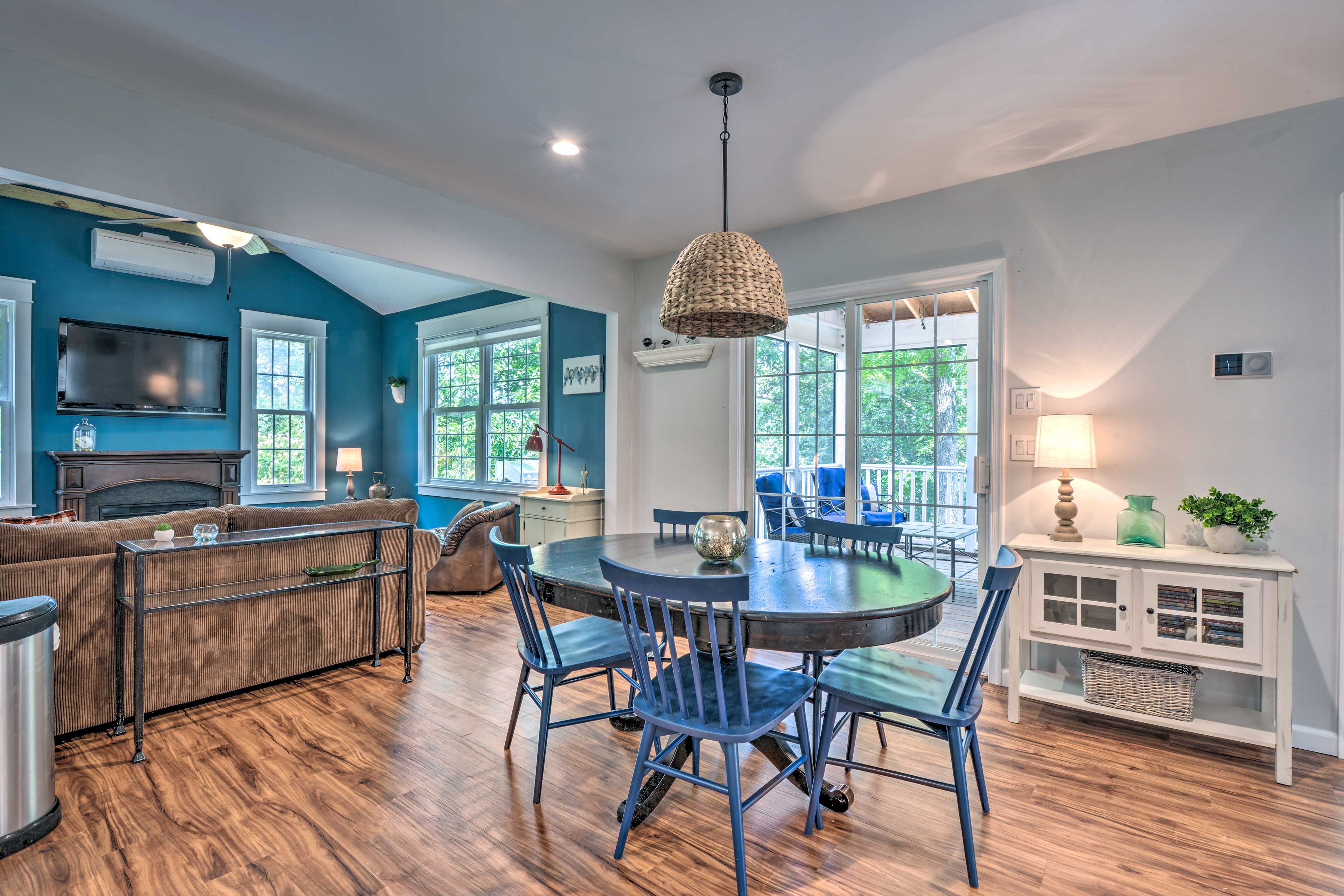 Dining Area | Dishware & Flatware