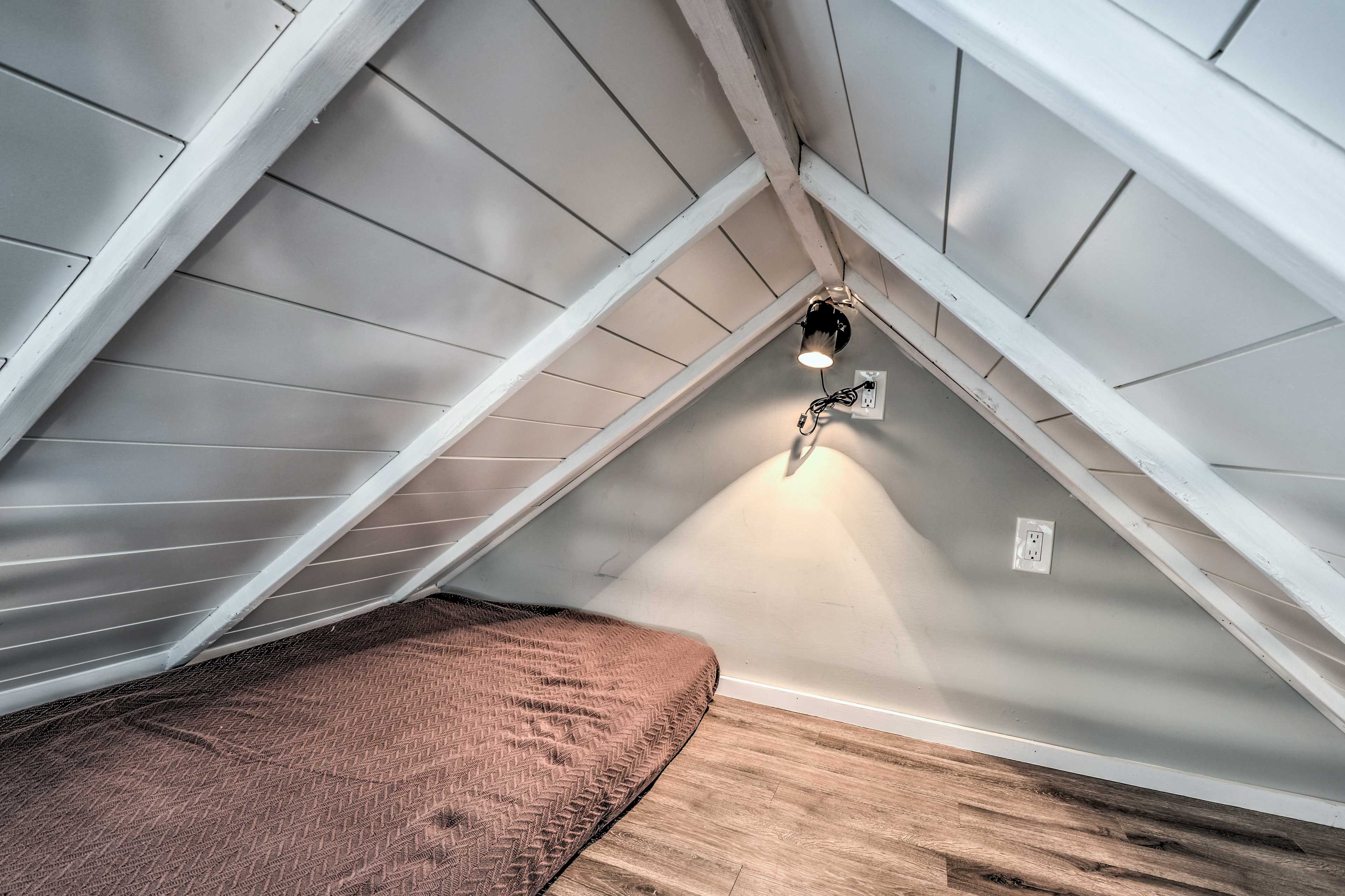 Loft | Twin Mattress | Ladder Required
