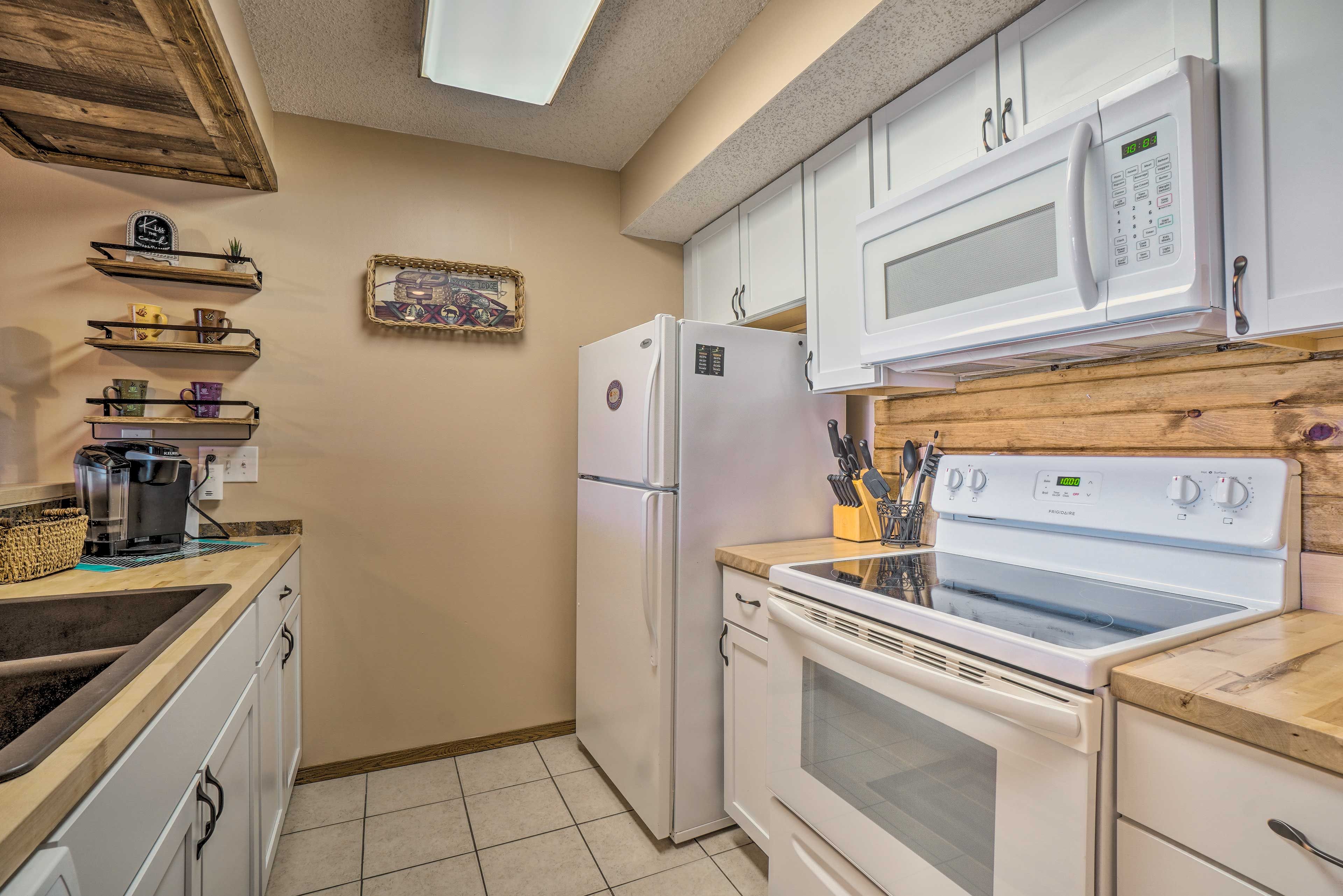 Kitchen | Fully Equipped w/ Cooking Basics