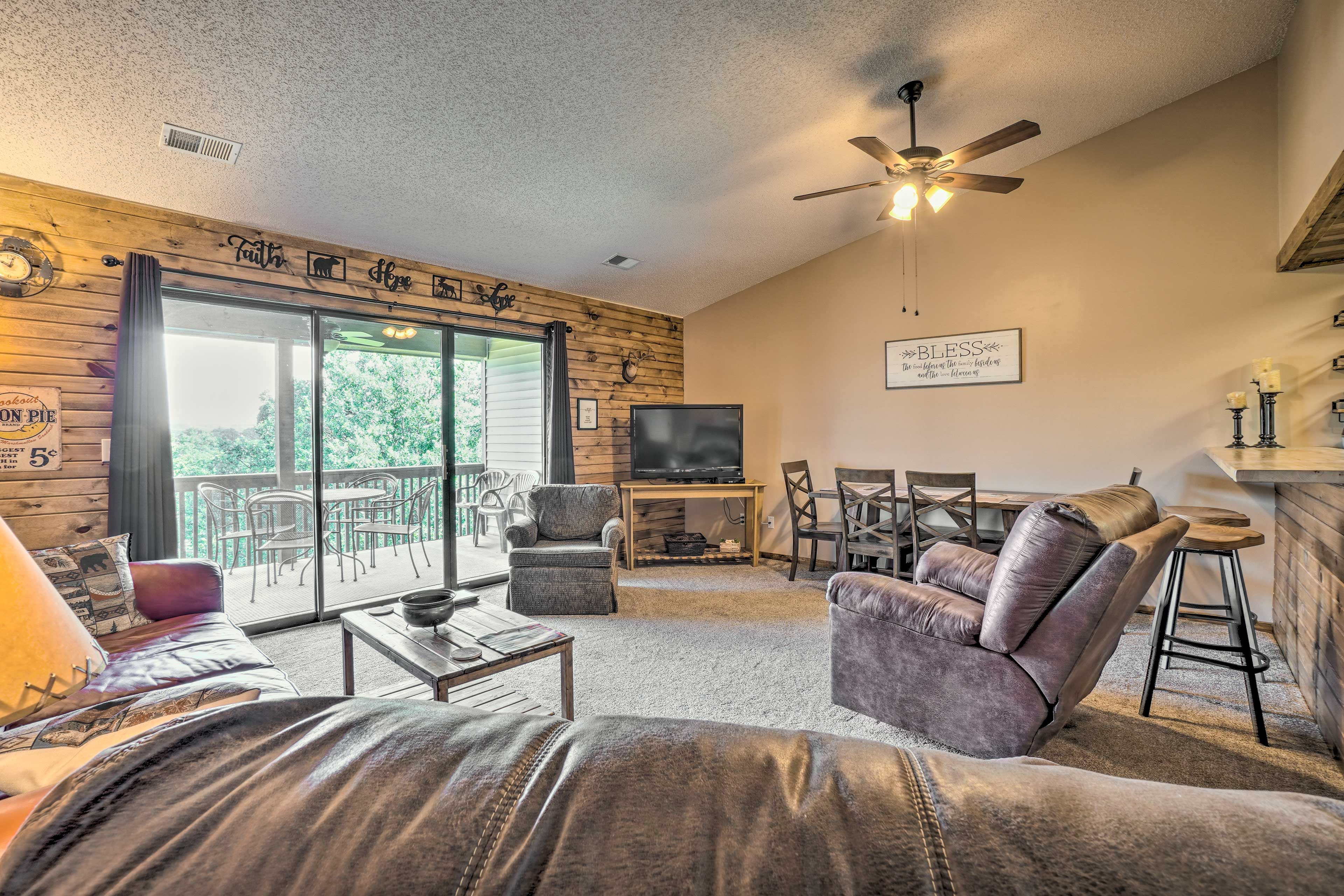 Living Room | Smart TV | Central Air Conditioning & Heat
