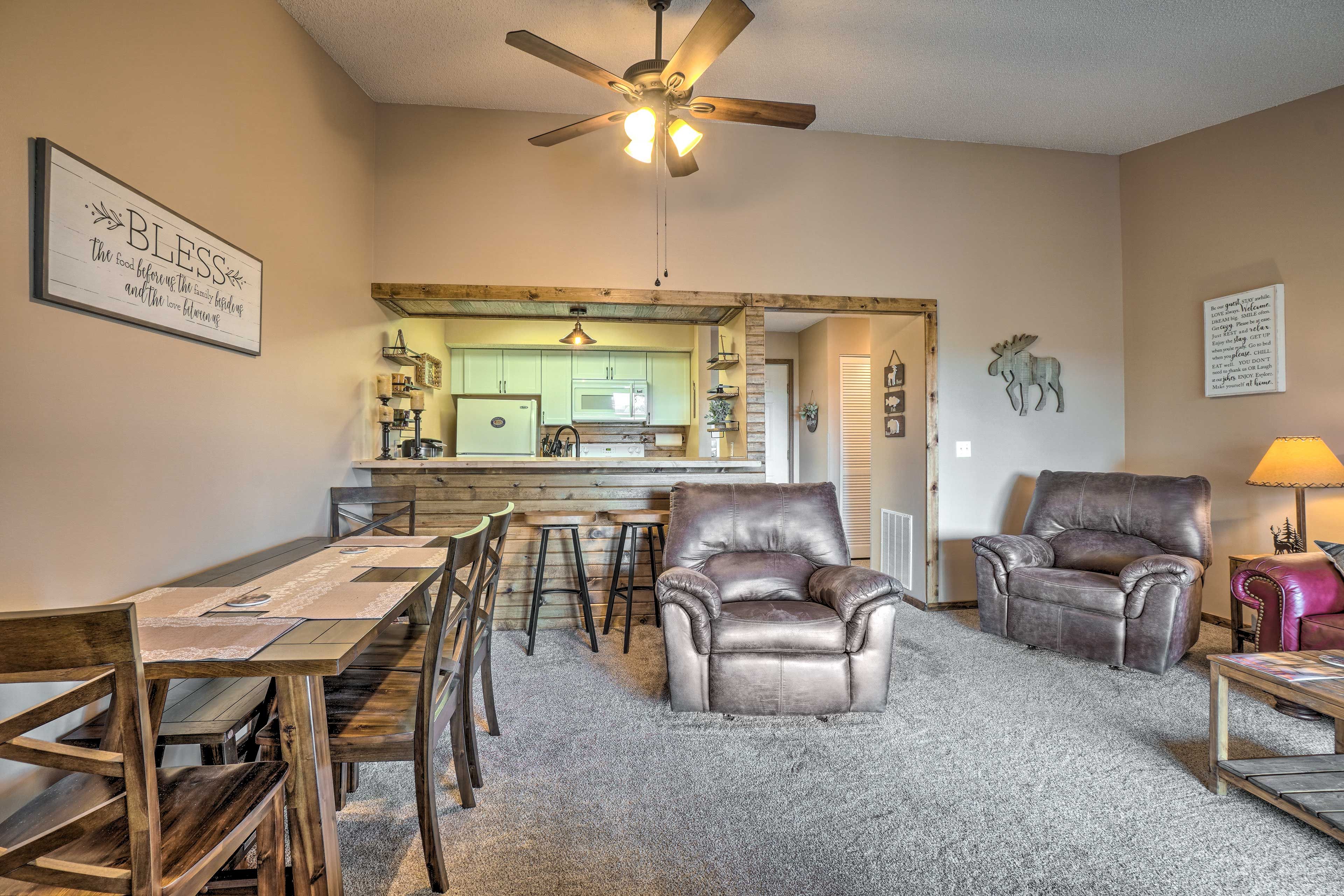 Dining Area | Dishware & Flatware Provided