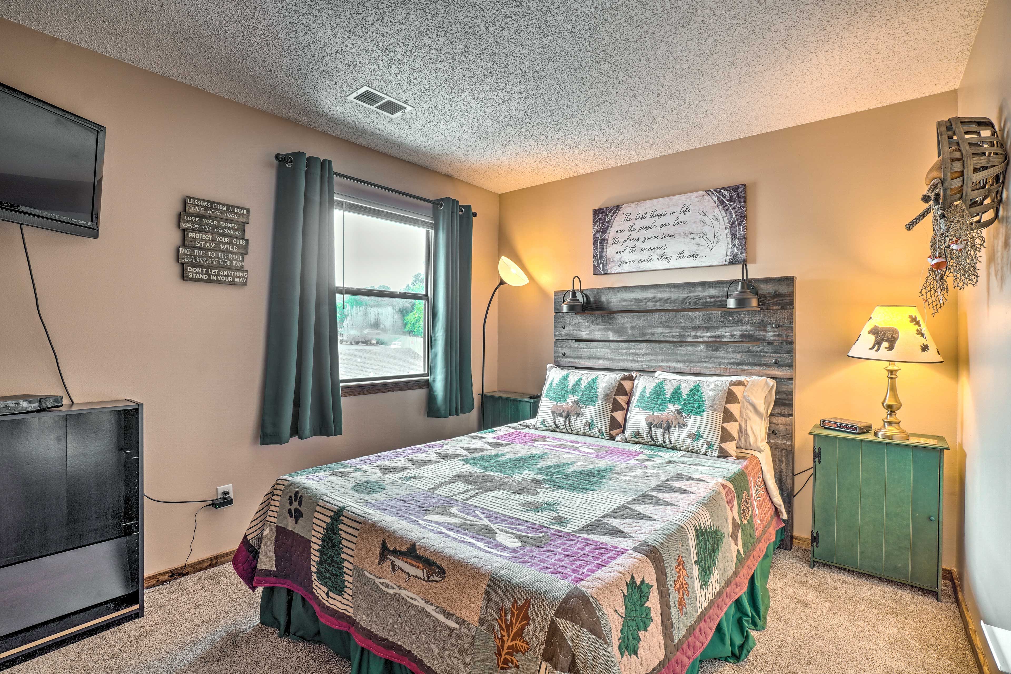 Bedroom 2 | Queen Bed