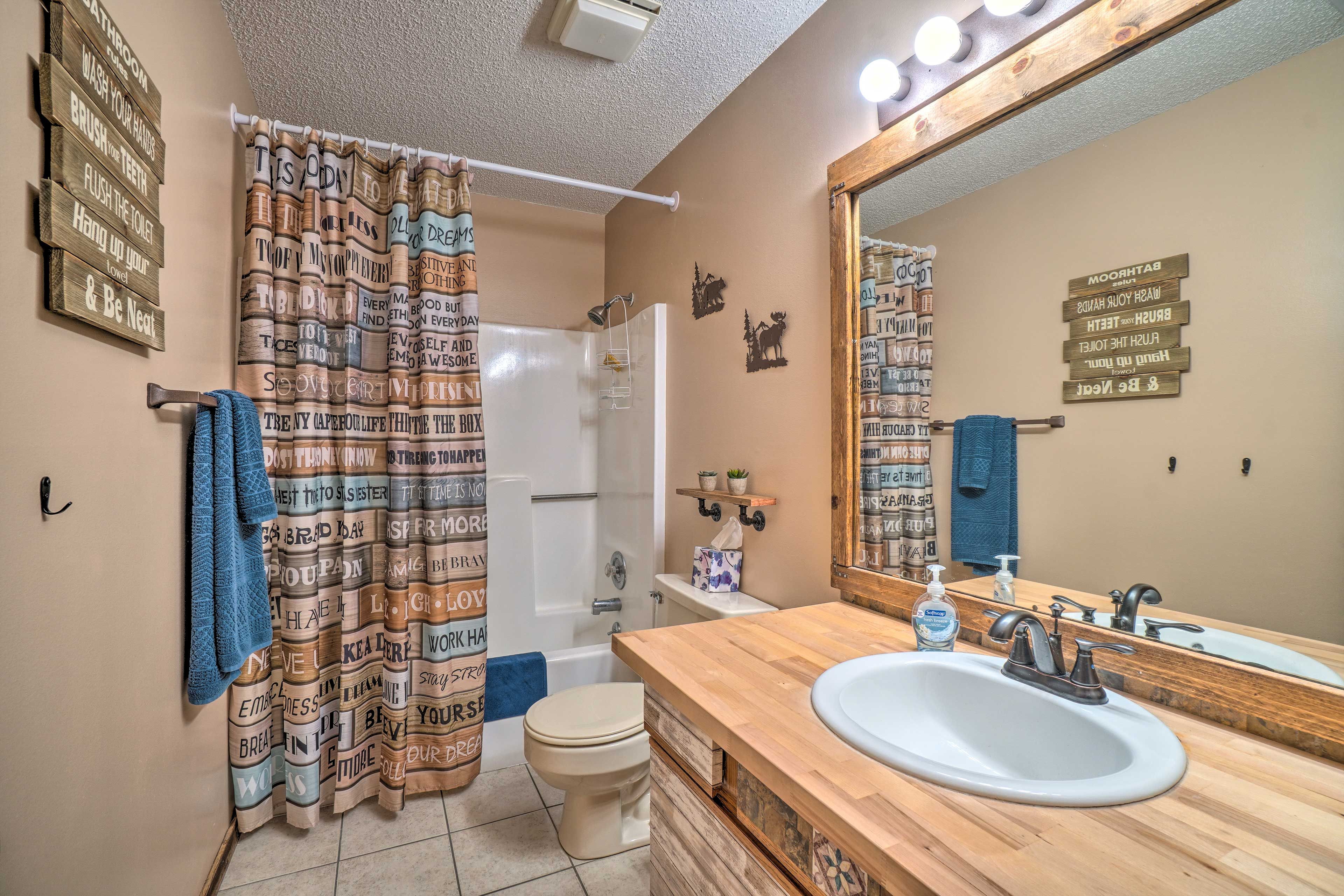 Full Bathroom | Complimentary Toiletries