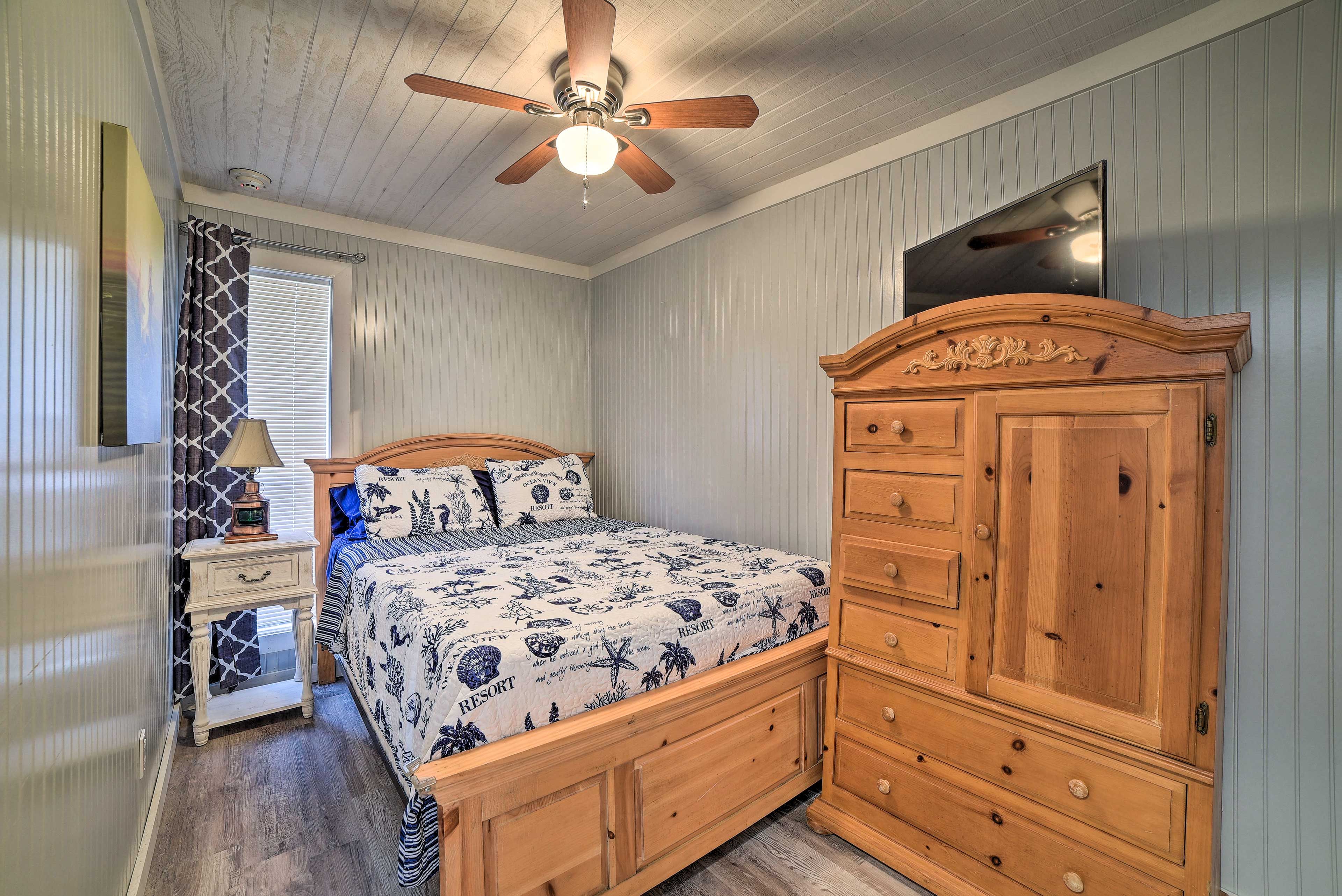 Bedroom | Queen Bed