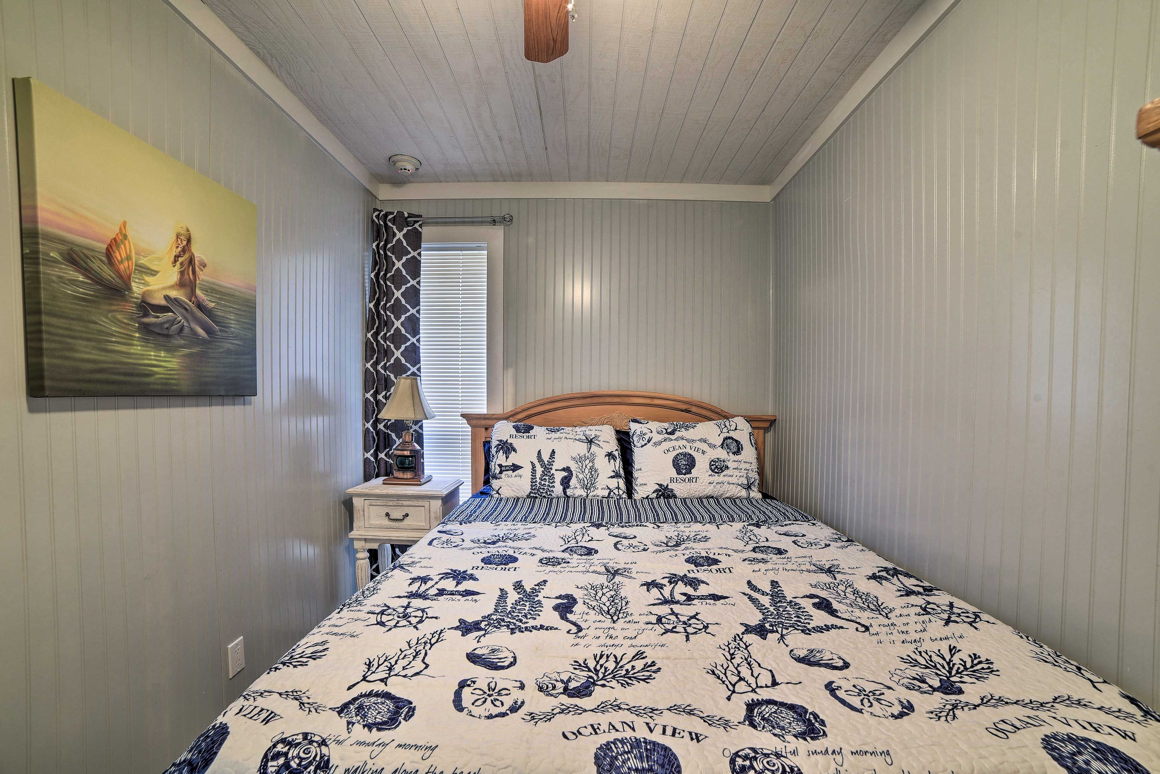 Bedroom | Linens Provided