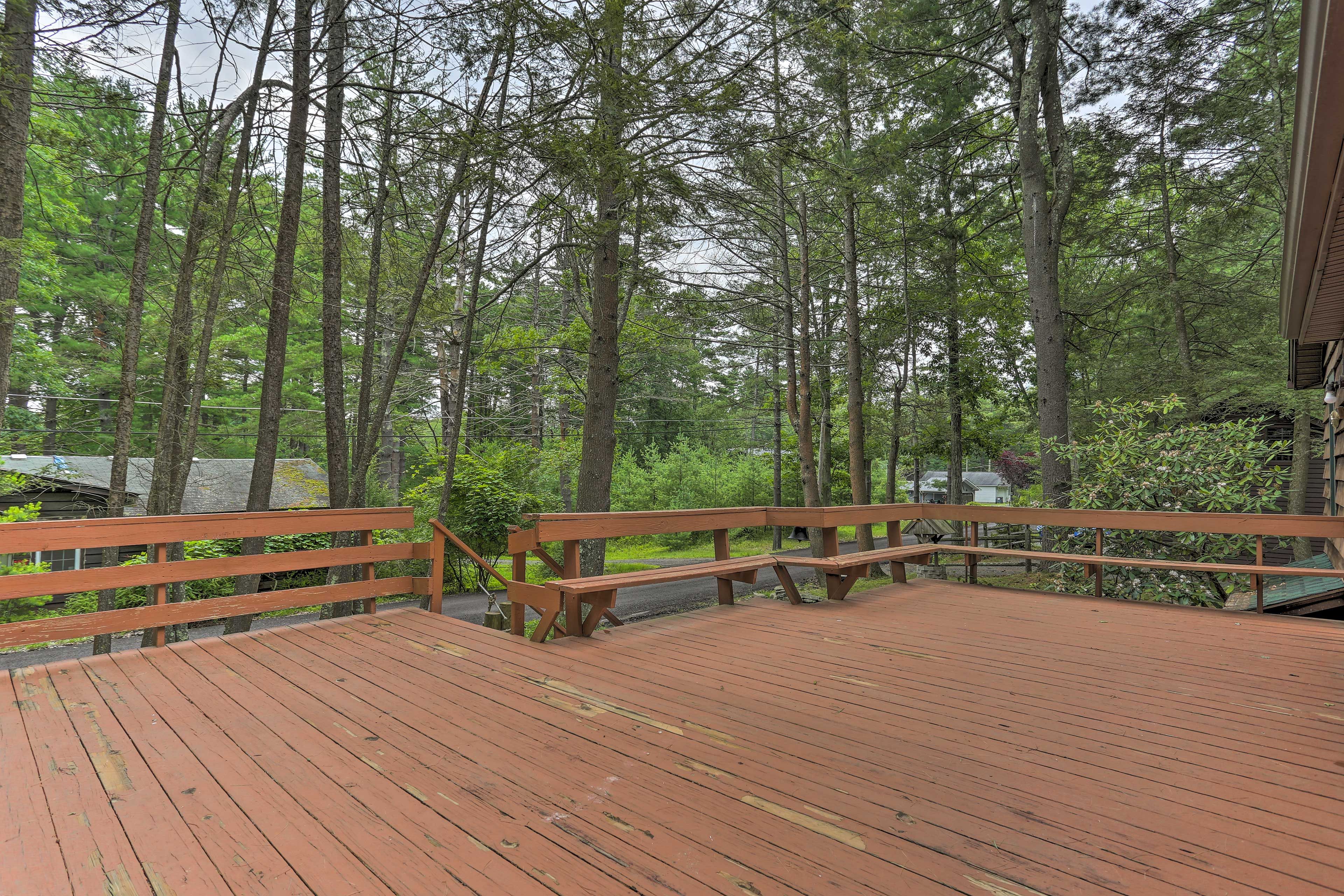 Expansive Deck