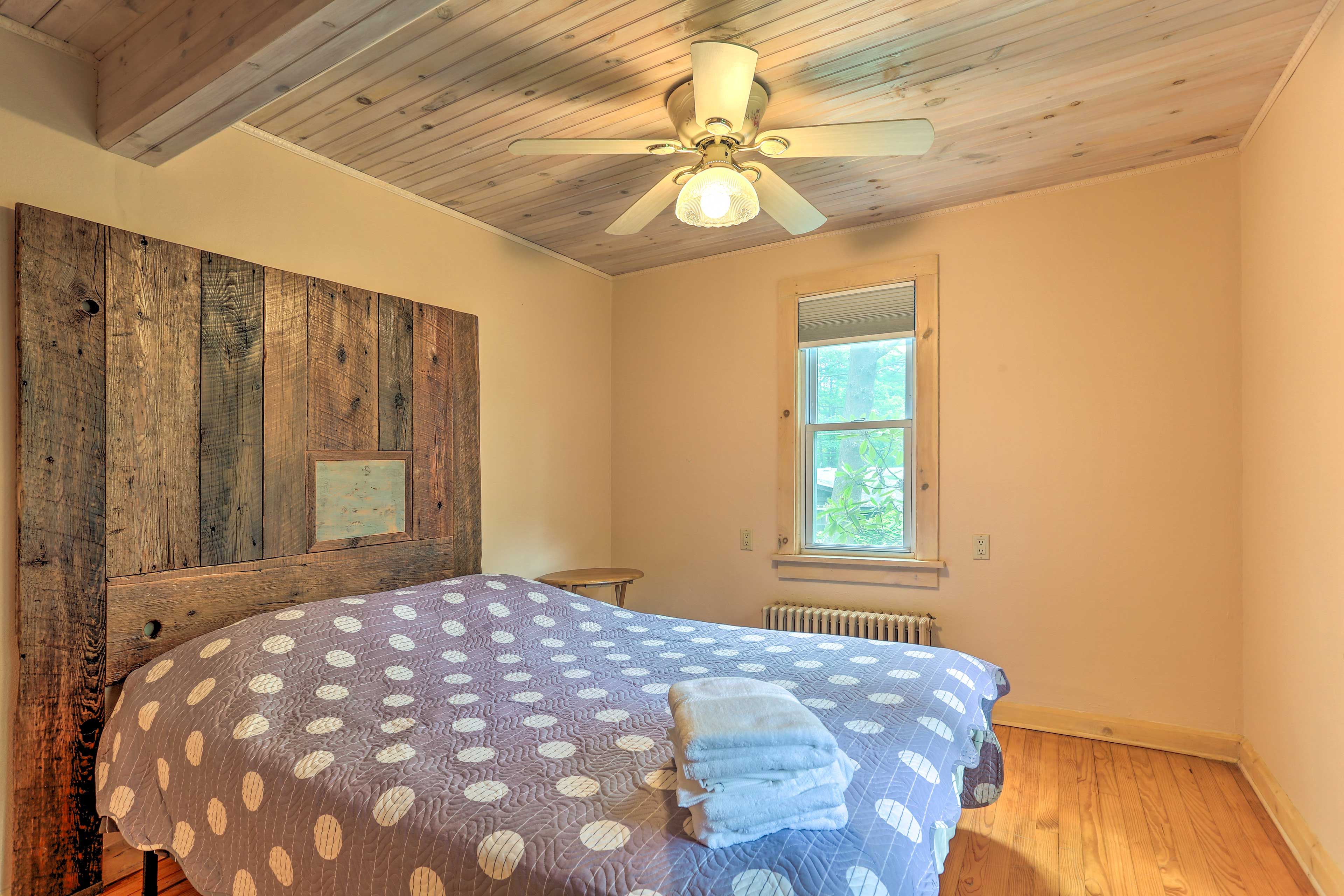 Bedroom 1 | Main Level | Queen Bed