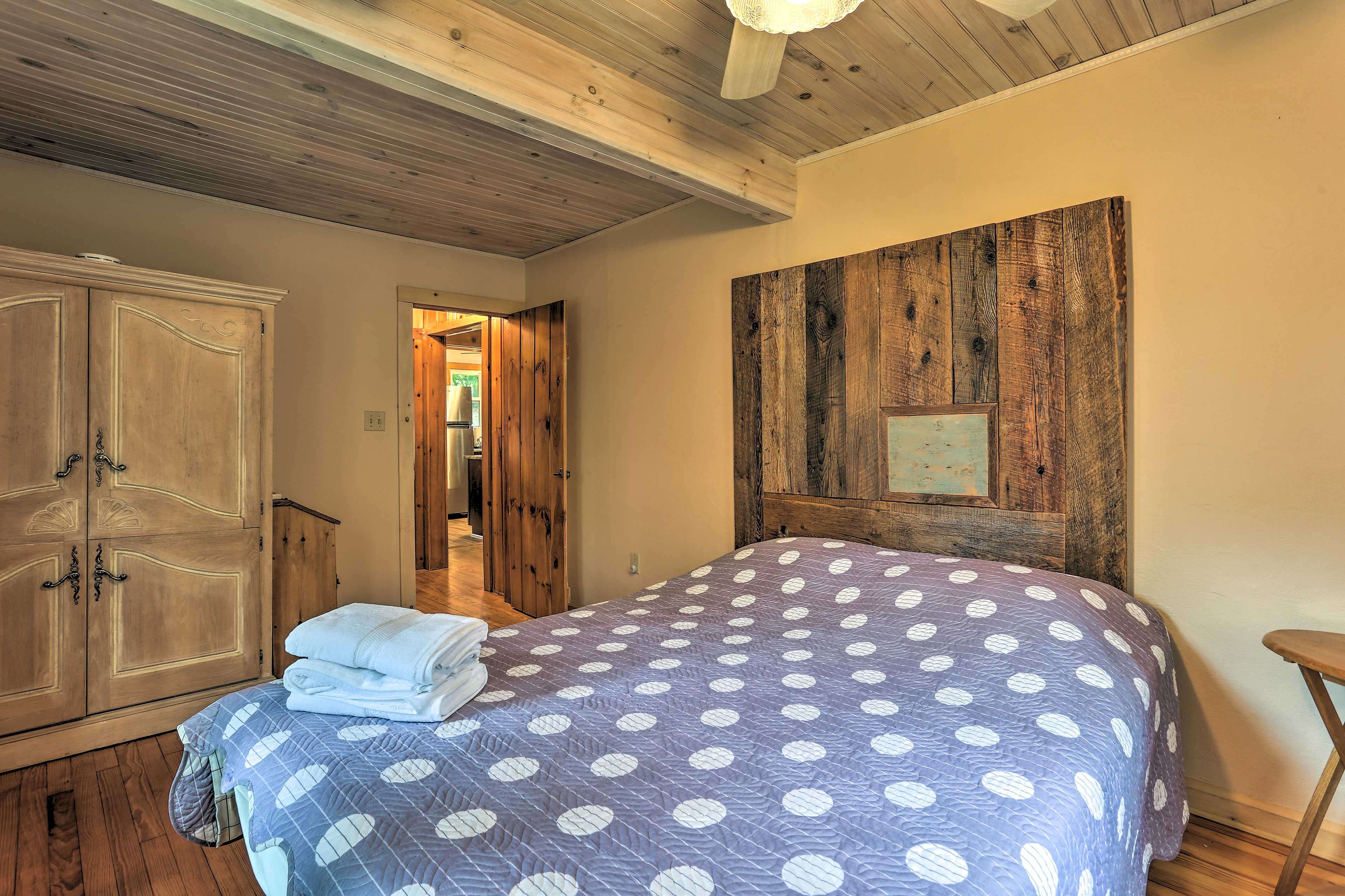 Bedroom 1 | Linens Provided